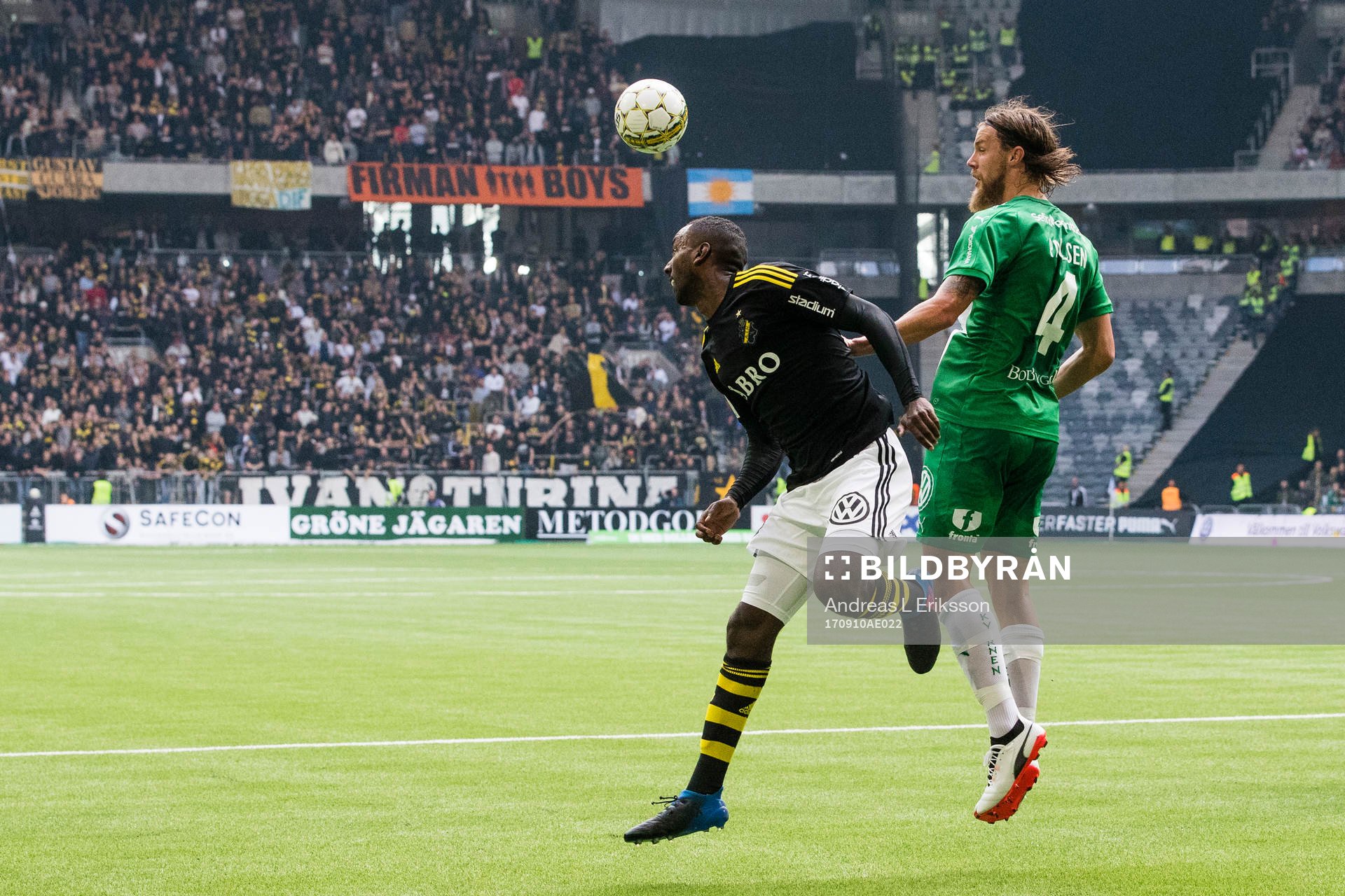 s Henok Goitom i en nickduell med Hammarbys Björn Paulsen