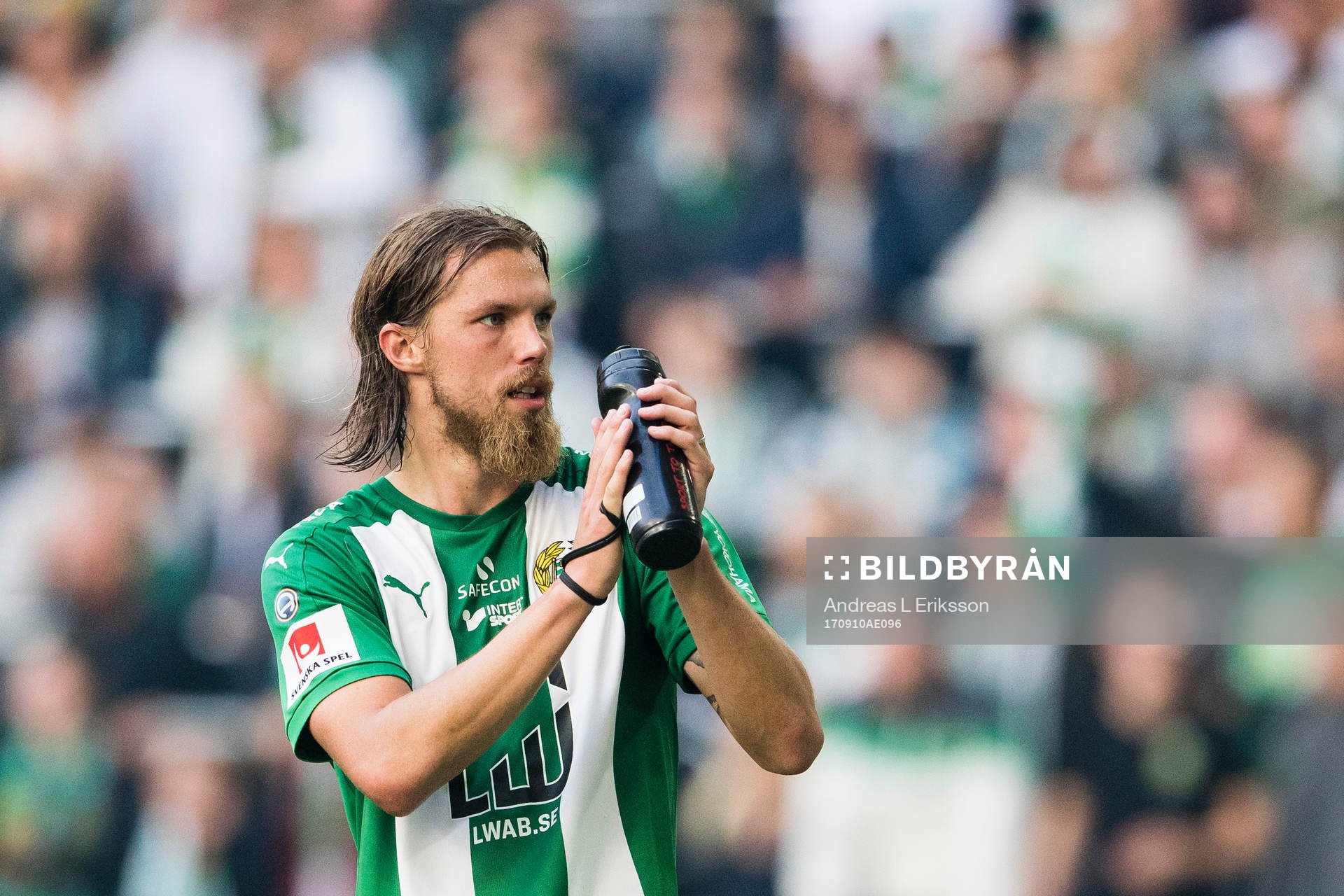 Hammarbys Björn Paulsen tackar publiken