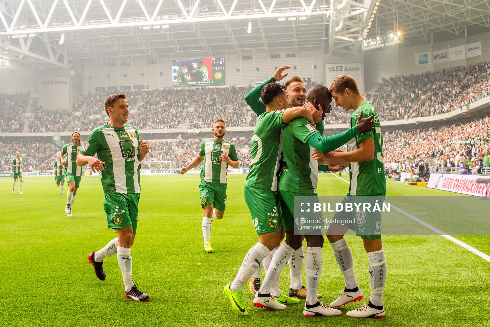 Hammarbys spelare jublar