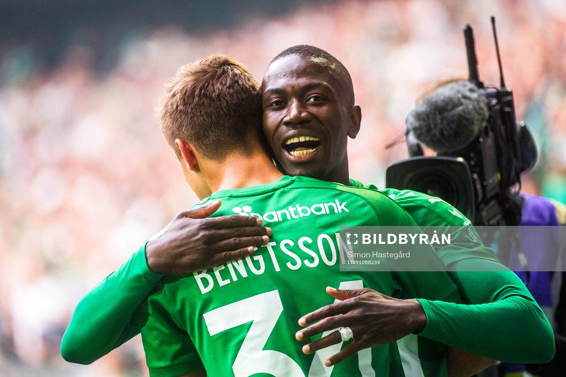 Hammarbys Pa Amat Dibba jublar med Leo Bengtsson