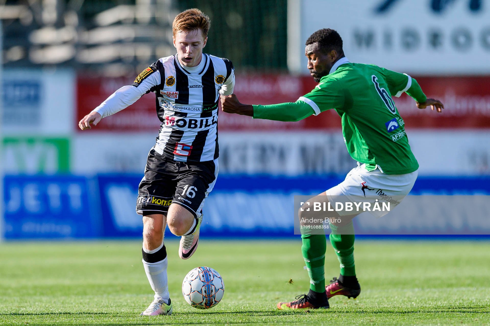 Landskronas Dennis Olofsson och Ljungskiles Roger Thompsson