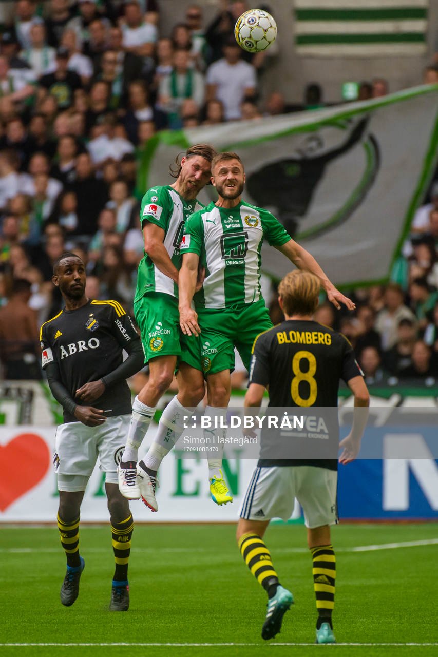 Hammarbys Björn Paulsen och Mats Solheim i en nickduell