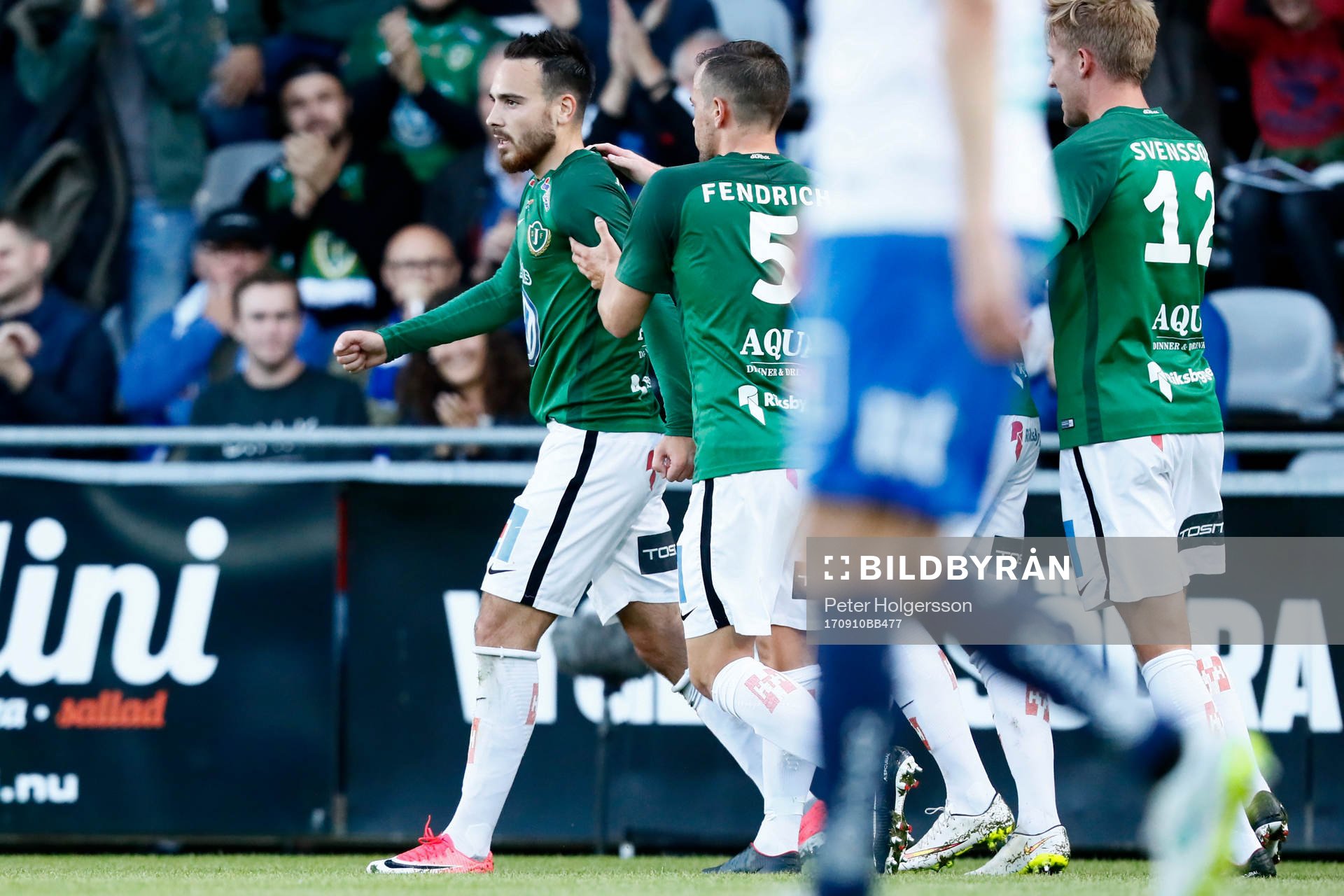 Jönköpings Dzenis Kozica jublar med Fredric Fendrich efter att han gjort 1-0-målet under fotbollsmatchen i Allsvenskan mellan Jönköping och Norrköping den 10 september 2017 i Jönköping.