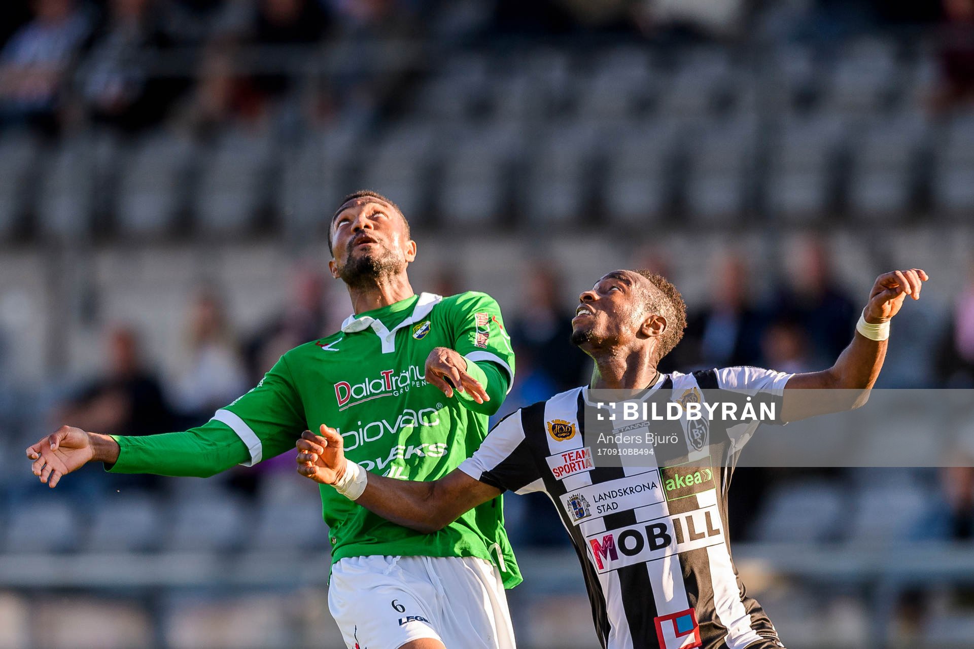 Ljungskiles Roger Thompsson och Landskronas Karim Sadat
