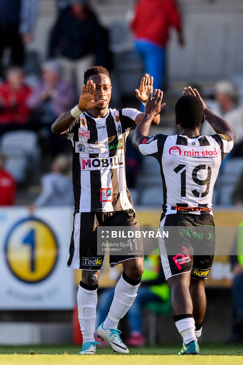 Landskronas Karim Sadat och Thierry Zahui jublar