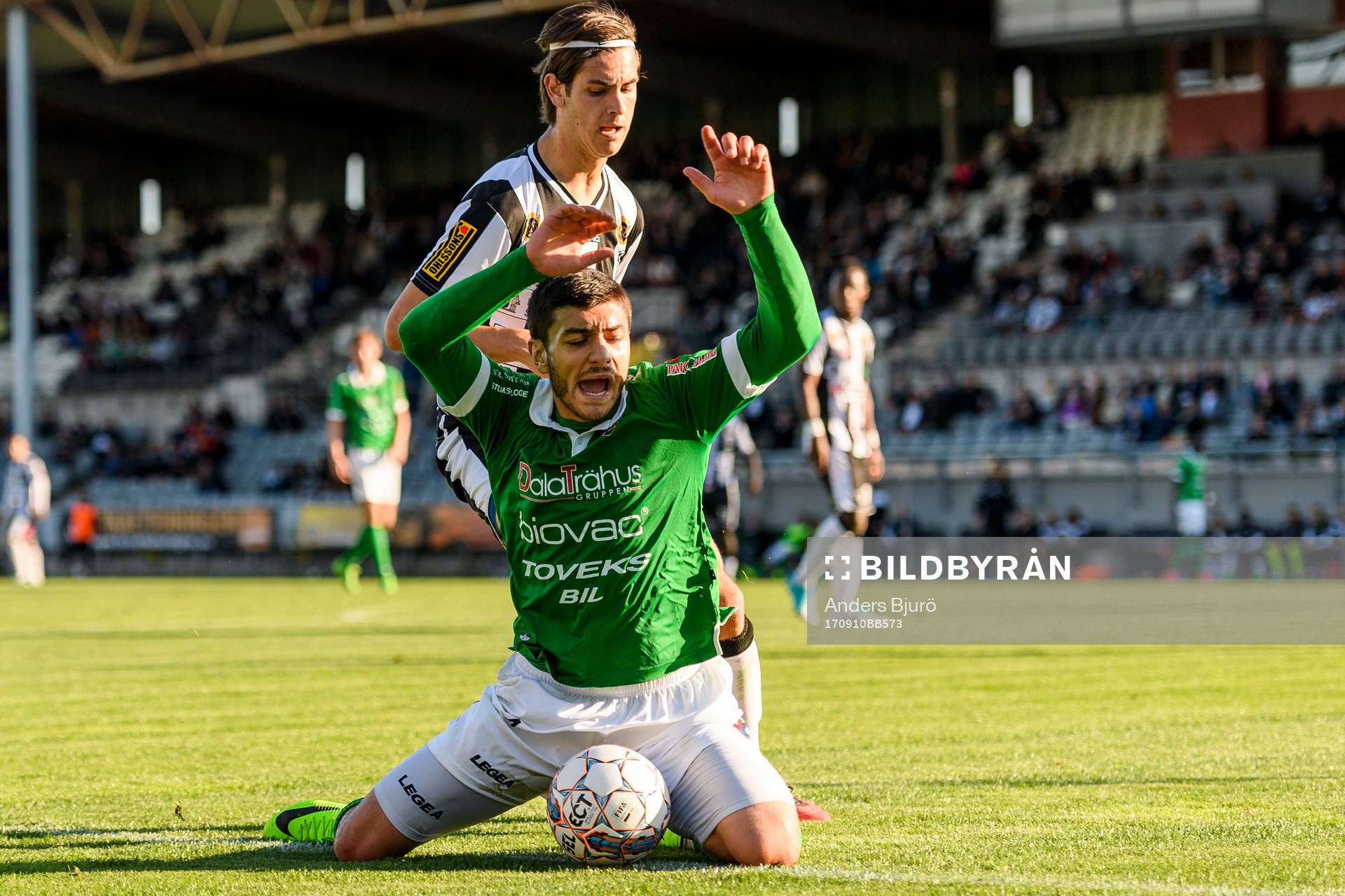 Landskronas Adi Nalic och Ljungskiles Filip Naumchevski