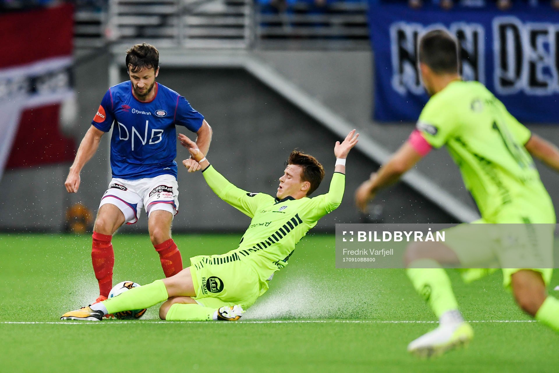 Robert Mikael Lundström, of Vålerenga, and Tobias Heintz, of Sarpsborg in action during the Eliteserien match between Vålerenga and Sarpsborg 08 on September 10, 2017 in Oslo.