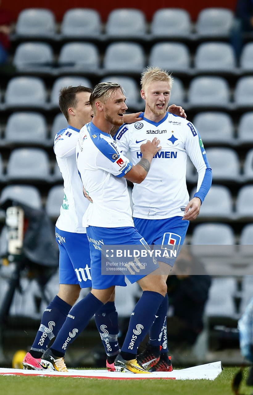 Simon Skrabb, Linus Wahlqvist och Kalle Holmberg jublar