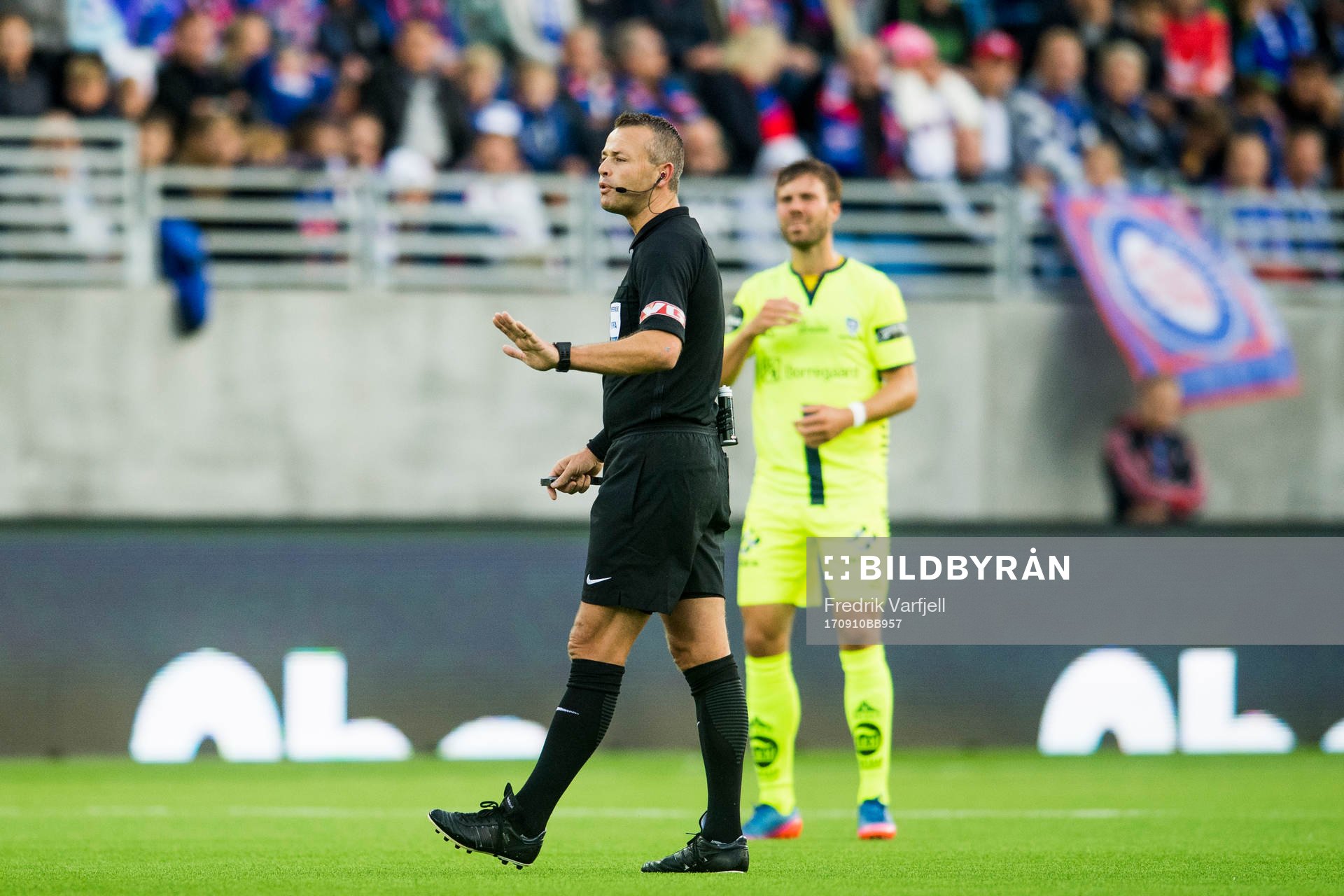 The referee Svein Oddvar Moen