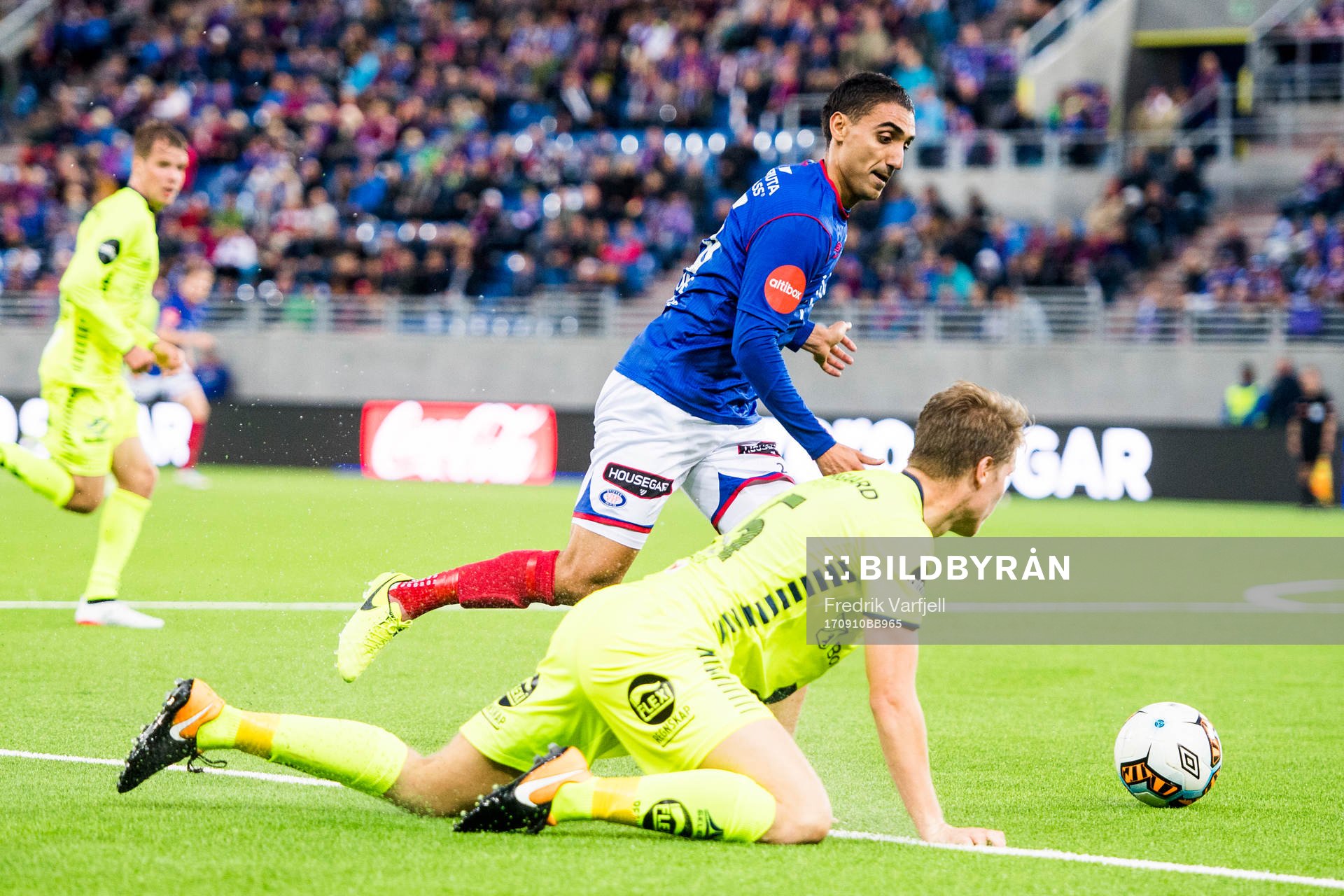Mohammed Abdellaoue of Vålerenga and Sigurd Rosted of Sarpsborg 08 in action during the Eliteserien match between Vålerenga and Sarpsborg 08 on September 10, 2017 in Oslo.