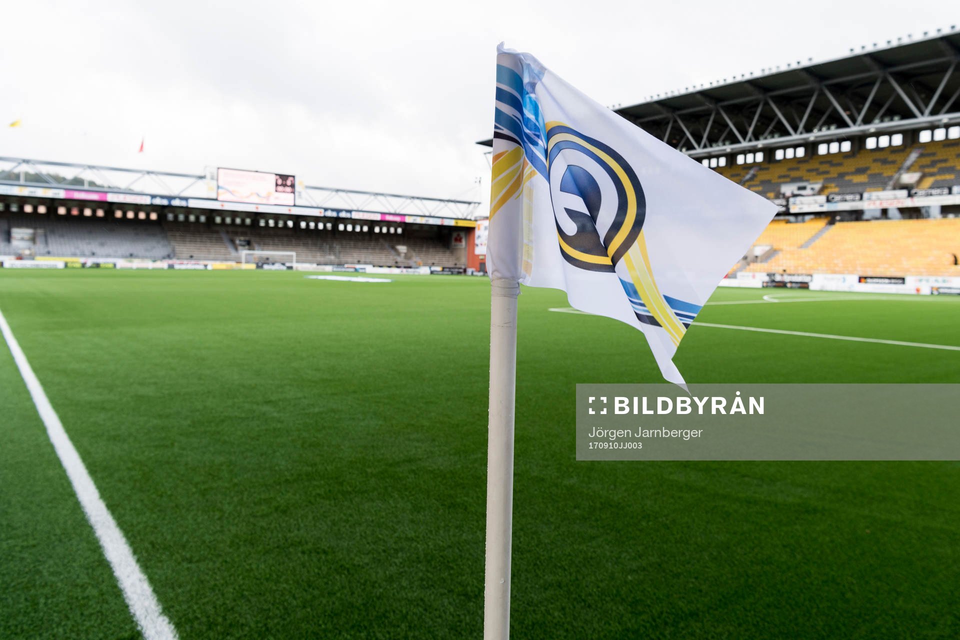 Fotbollsallsvenskans logga på hörnflagga