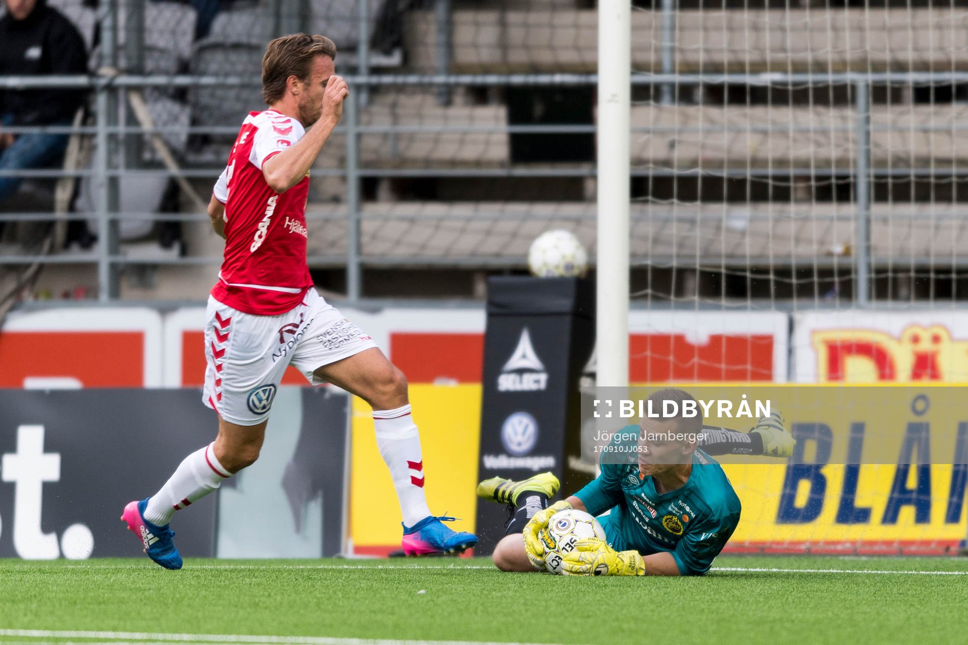 Elfsborgs målvakt David Olsson och Kalmars Filip Hellquist