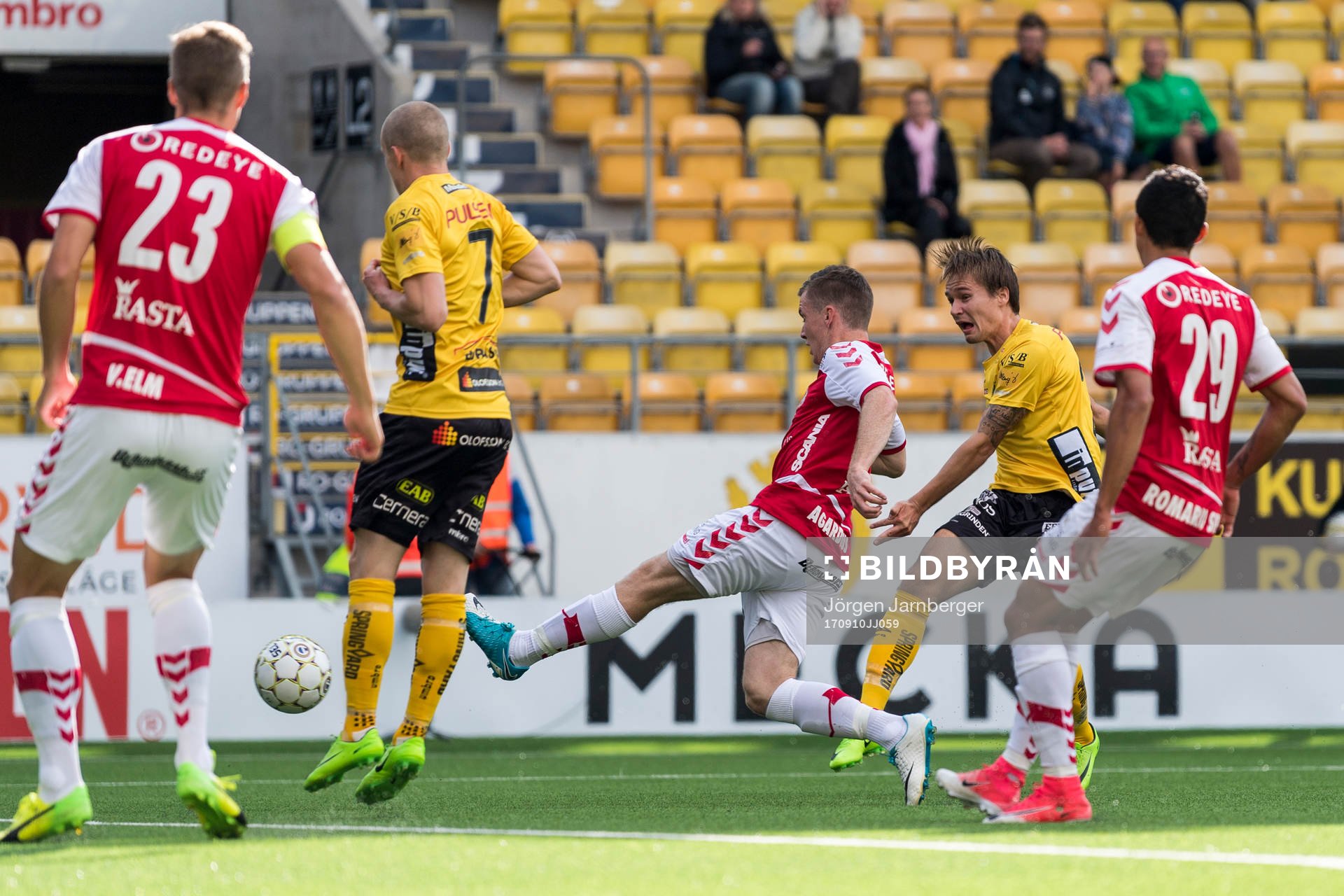 Elfsborgs Viktor Prodell skjuter 1-0