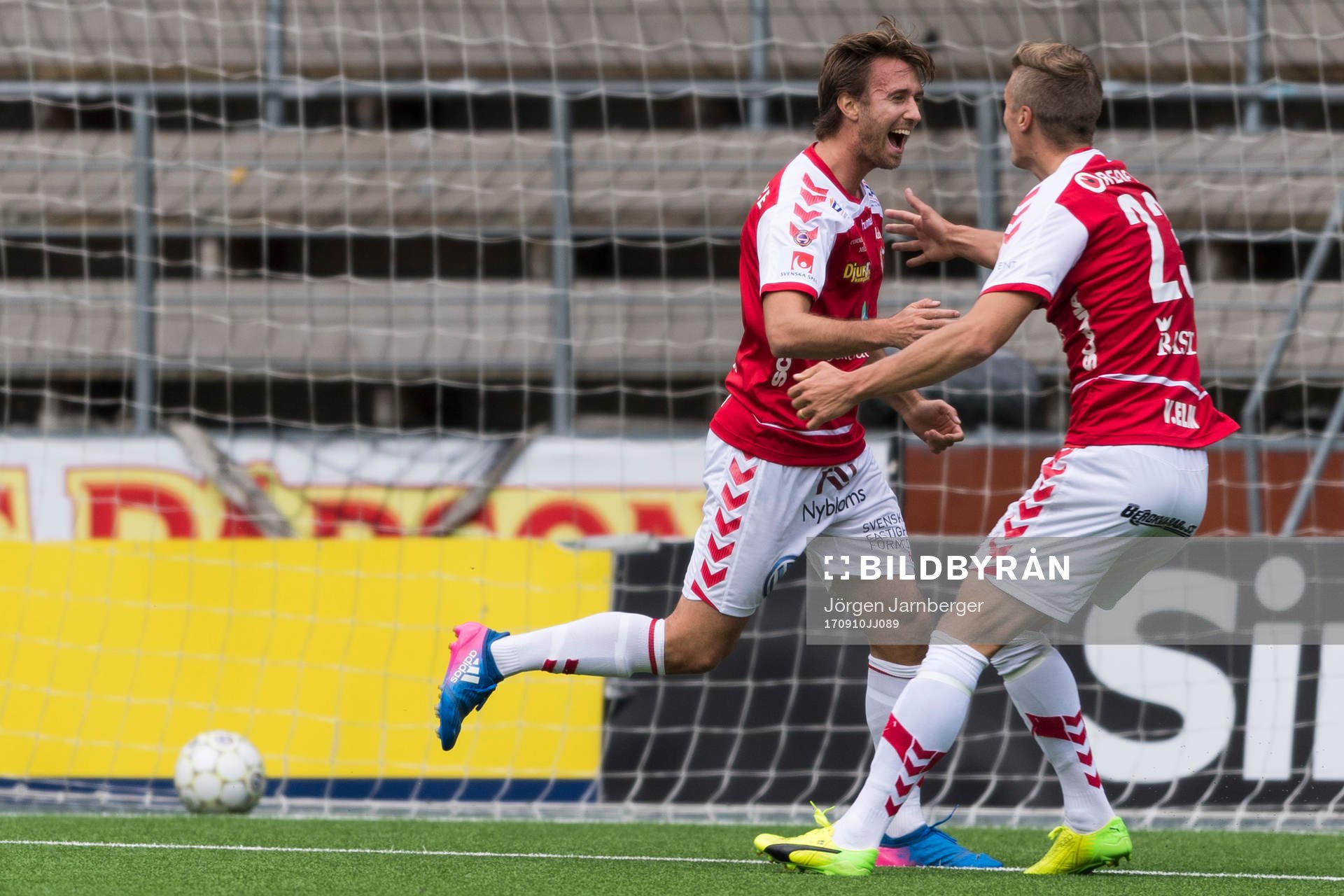 Kalmars Filip Hellquist gör 2-2 och jublar