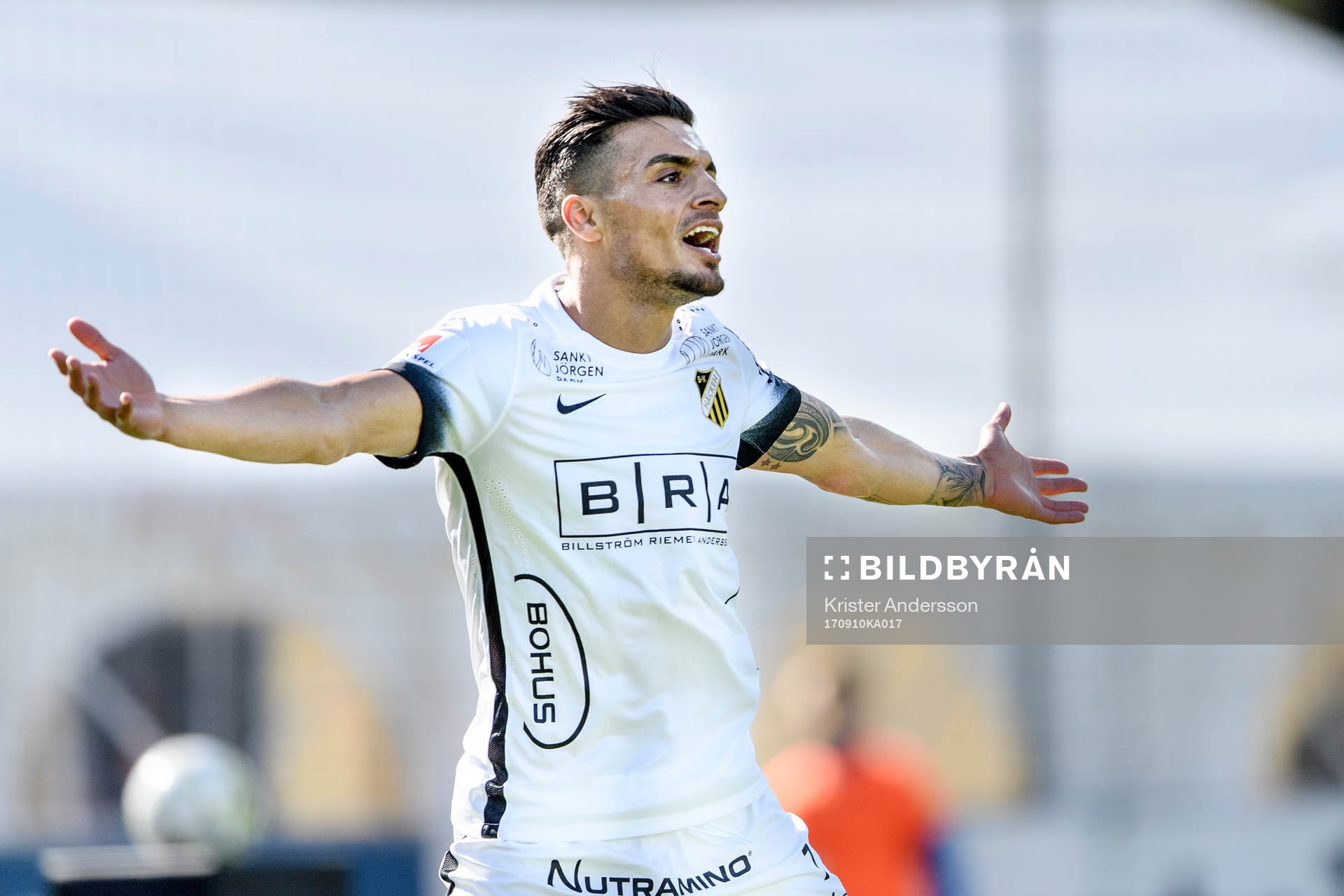 Häckens Ahmed Yasin jublar efter 0-1 under fotbollsmatchen i Allsvenskan mellan Halmstad och Häcken den 10 september 2017 i Halmstad.