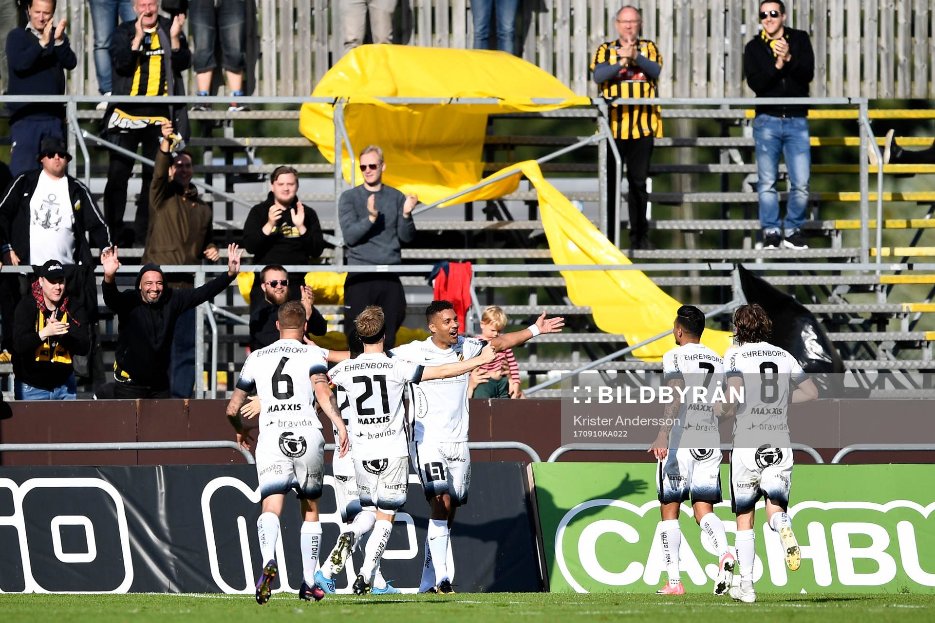 Häckens Mathias Ranégie gör 0-2-målet och jublar med
