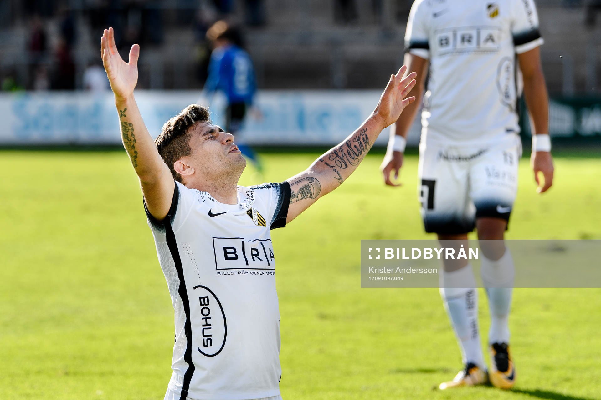 Häckens Paulinho jublar efter 0-3 under fotbollsmatchen i Allsvenskan mellan Halmstad och Häcken den 10 september 2017 i Halmstad.