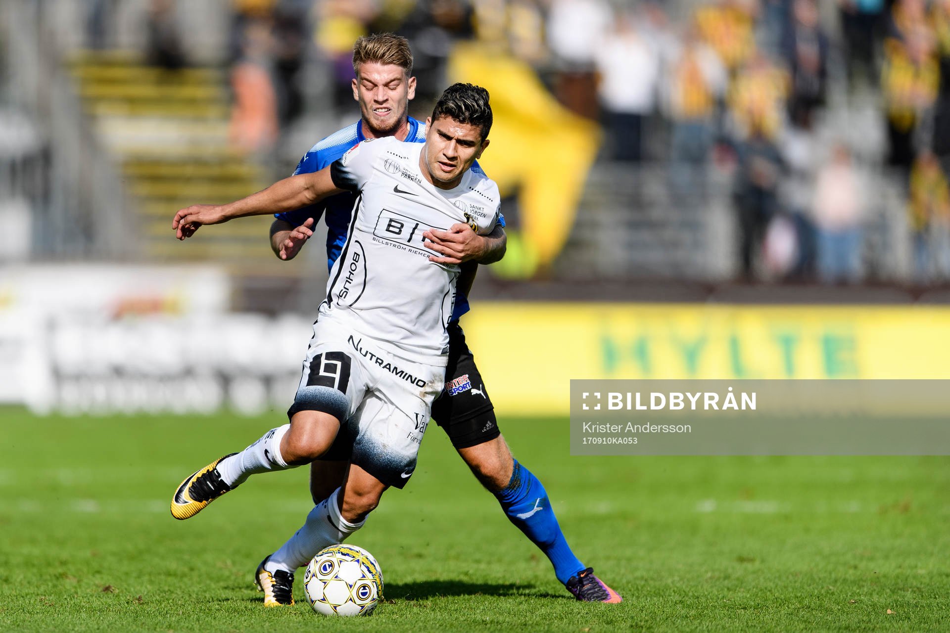 Halmstads Marcus Mathisen och Häckens Paulinho