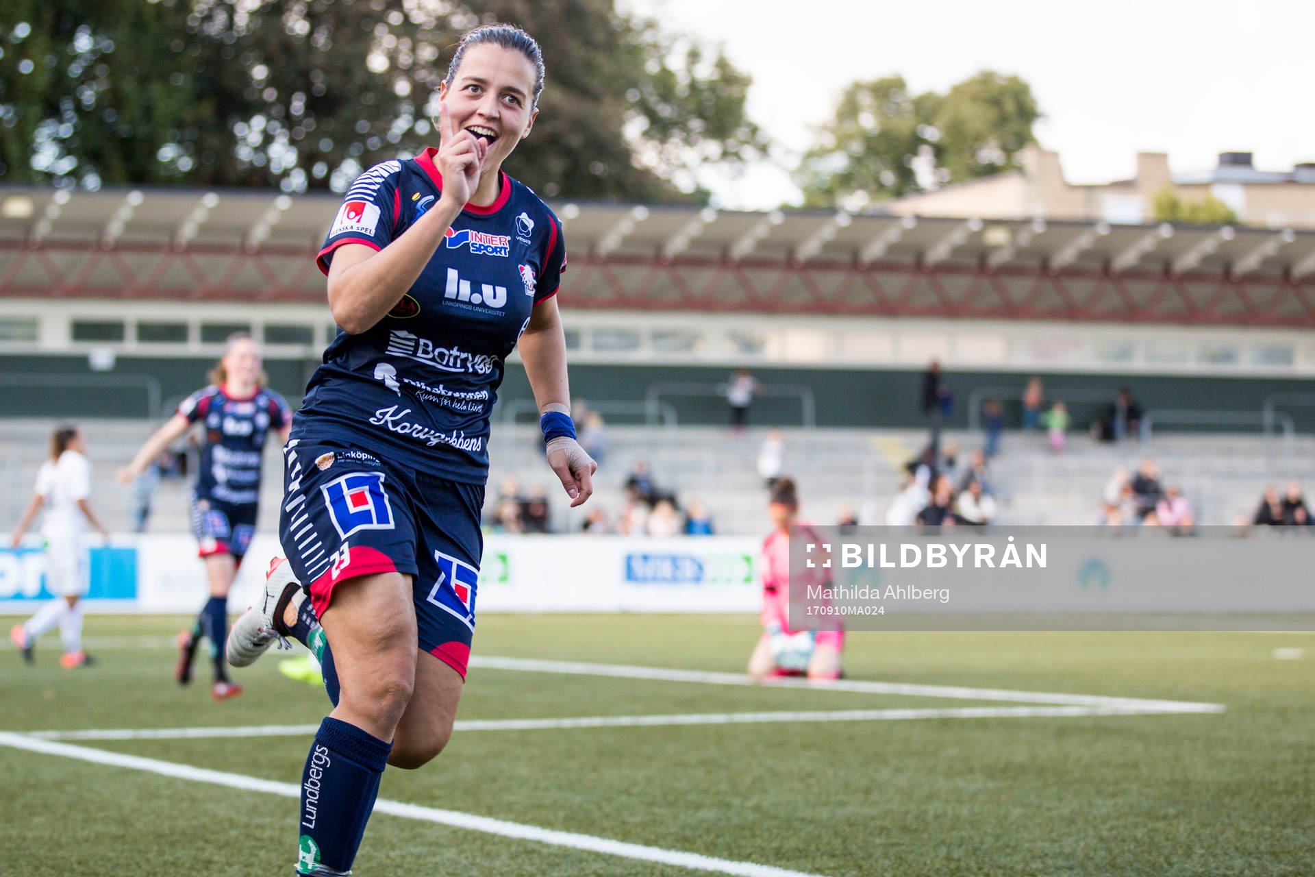 Linköpings Marija Banusic jublar efter att ha gjort 2-0 under fotbollsmatchen i Damallsvenskan mellan Rosengård och Linköping den 10 september 2017 i Malmö.