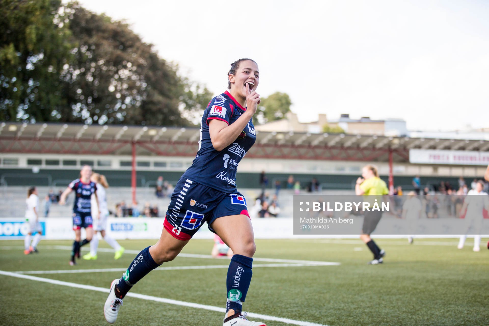 Linköpings Marija Banusic jublar efter att ha gjort 2-0 under fotbollsmatchen i Damallsvenskan mellan Rosengård och Linköping den 10 september 2017 i Malmö.