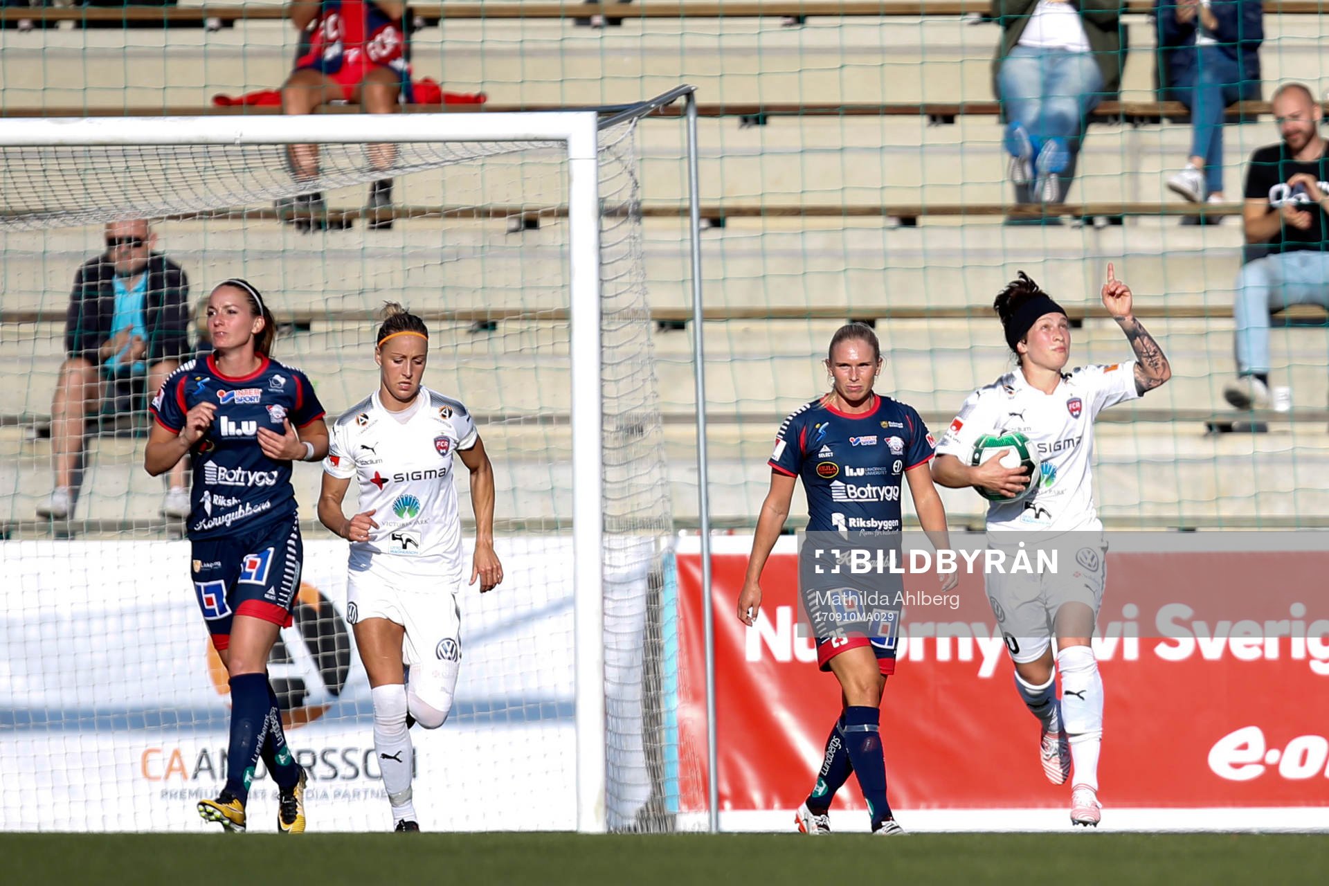 Rosengårds Ella Masar McLeod jublar efter att hon gjort 1-2-målet under fotbollsmatchen i Damallsvenskan mellan Rosengård och Linköping den 10 september 2017 i Malmö.