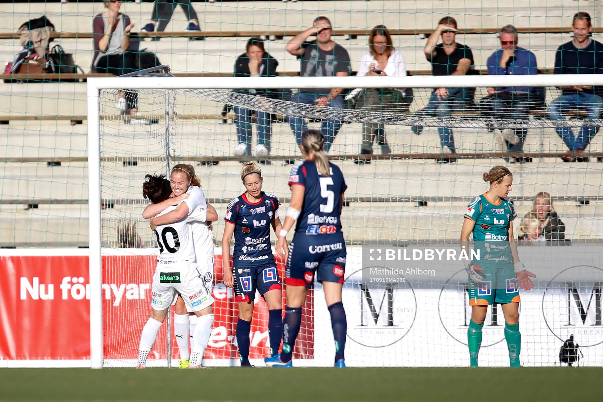Rosengårds Glodis Perla Viggosdottir jublar efetr att hon kvitterat till 2-2 under fotbollsmatchen i Damallsvenskan mellan Rosengård och Linköping den 10 september 2017 i Malmö.