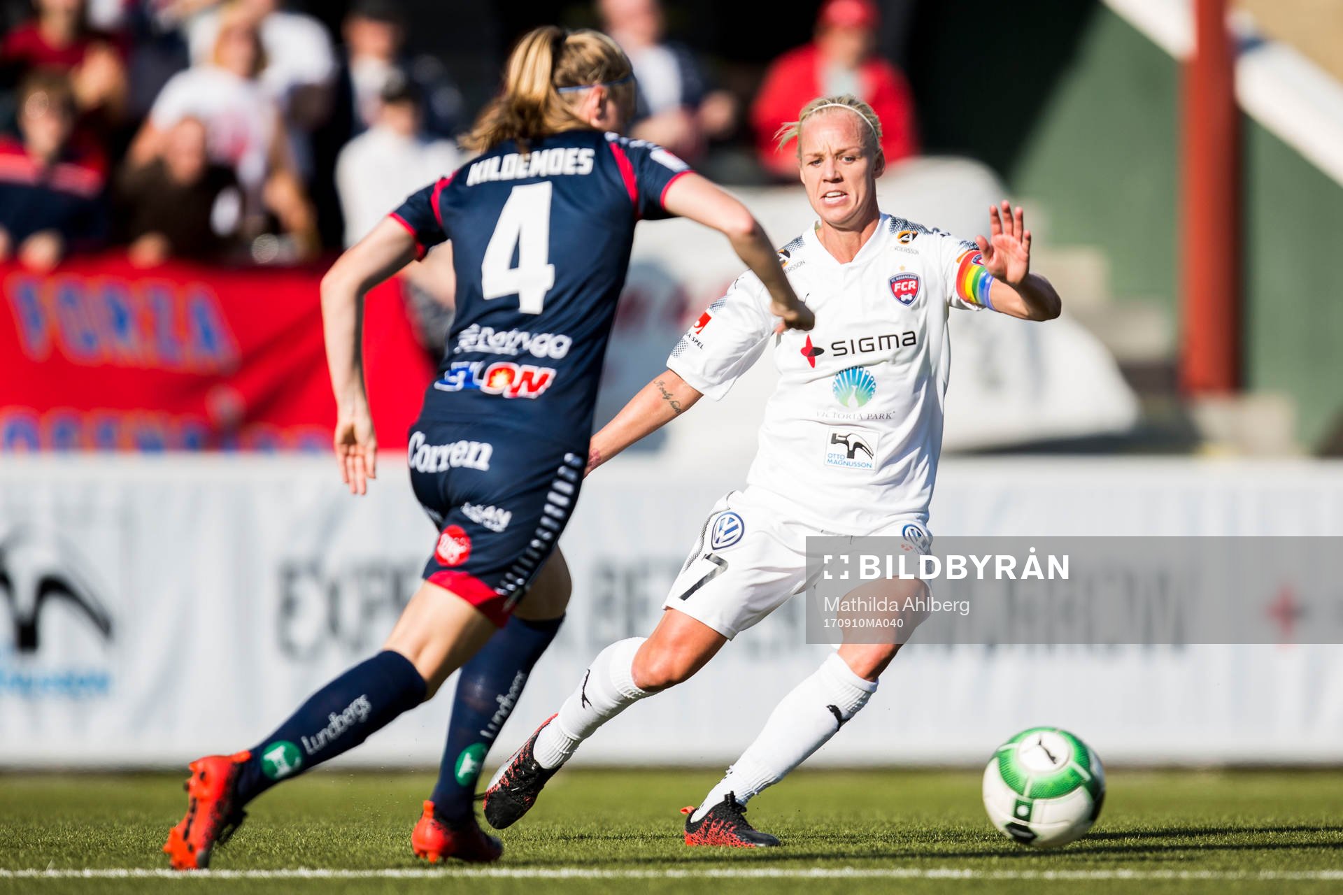 Linköpings Maja Kildemoes (ryggen mot kameran) och