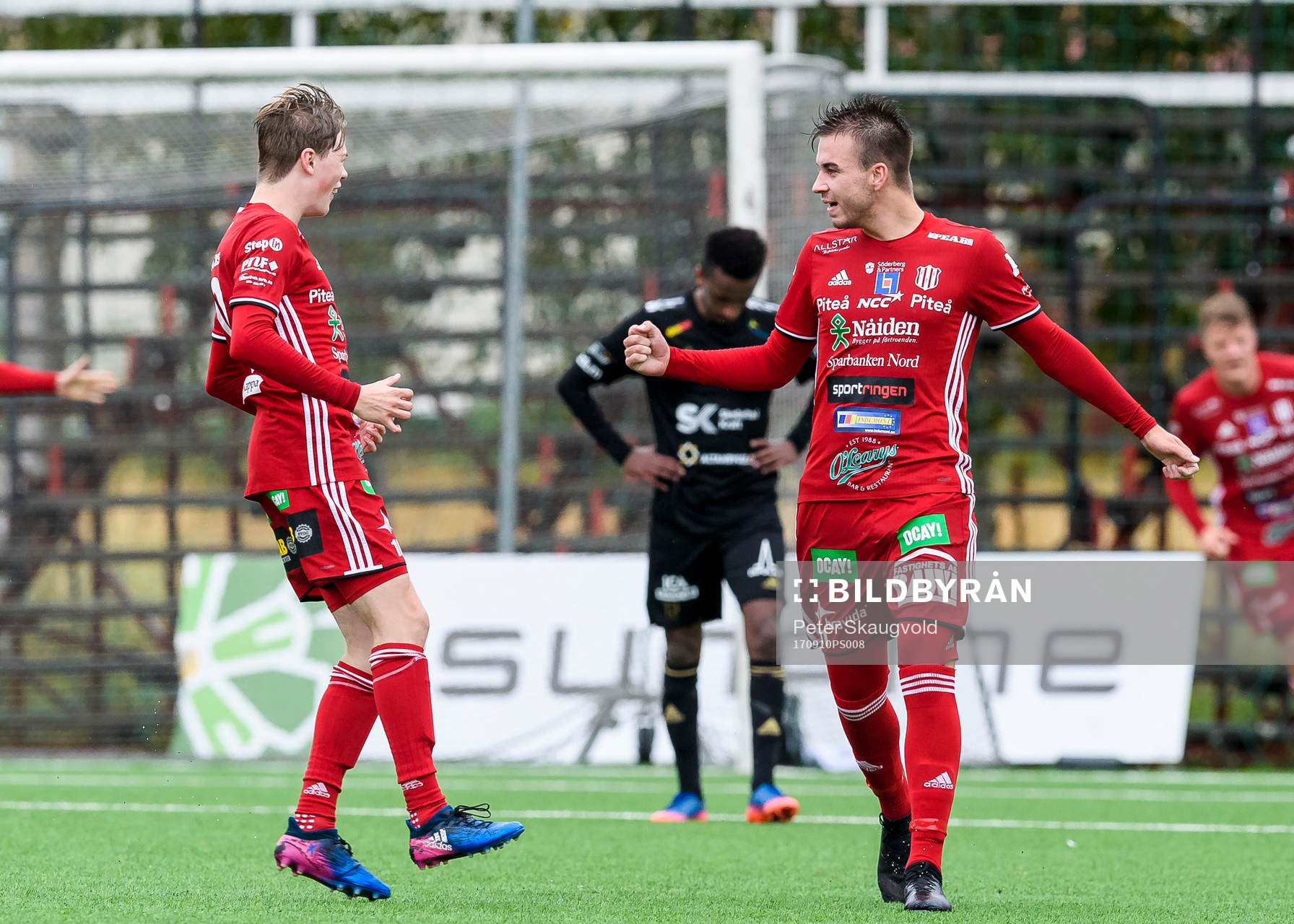 Piteås Alex Naylor (h) jublar