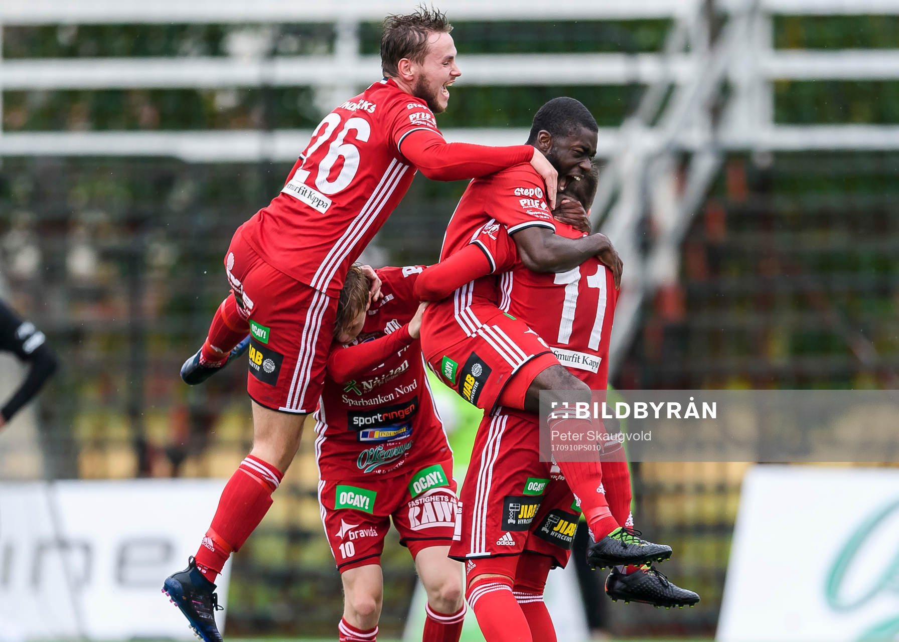 Piteås Alex Naylor (h) jublar