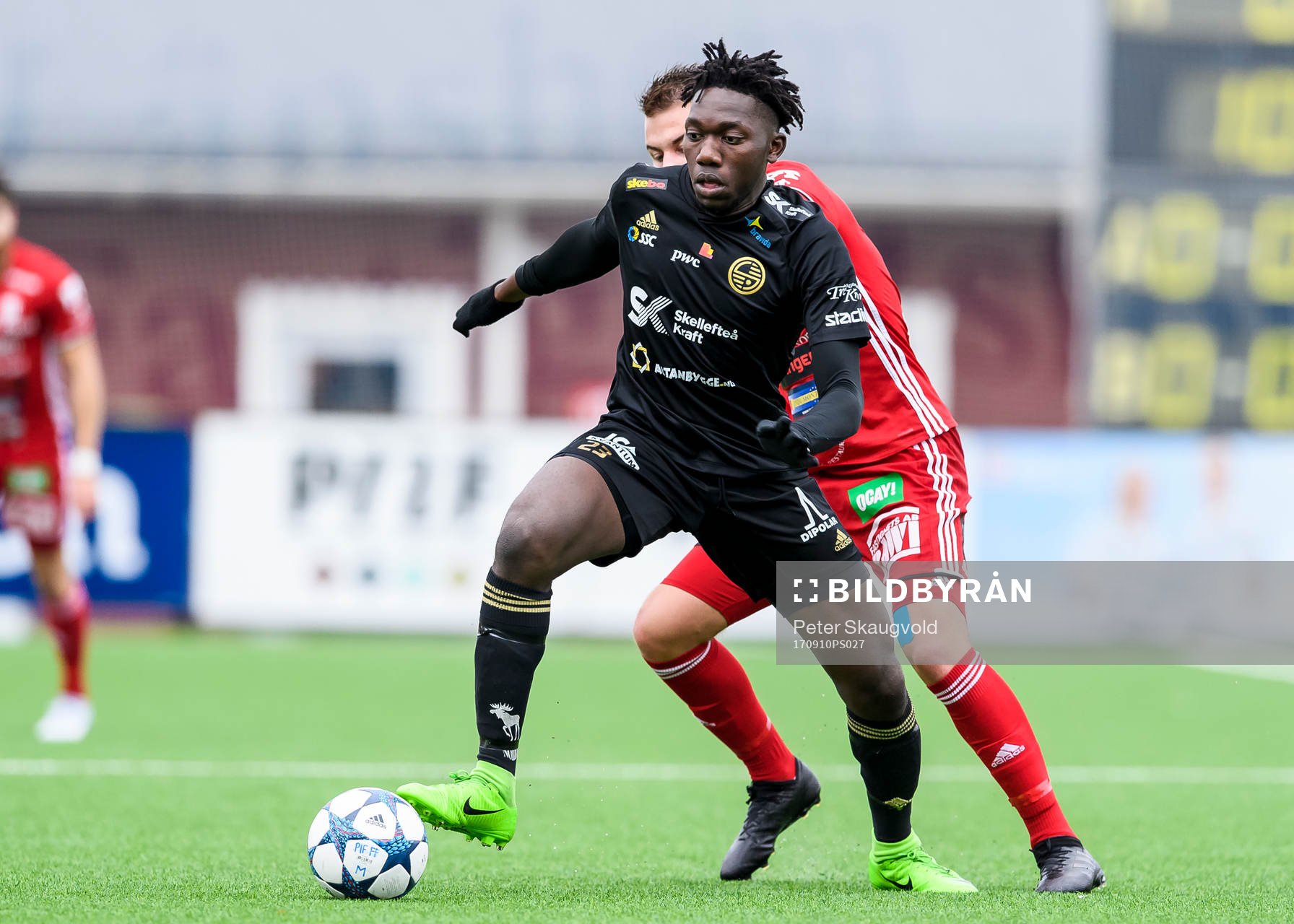 Skellefteås Kenneth Mukisa med bollen