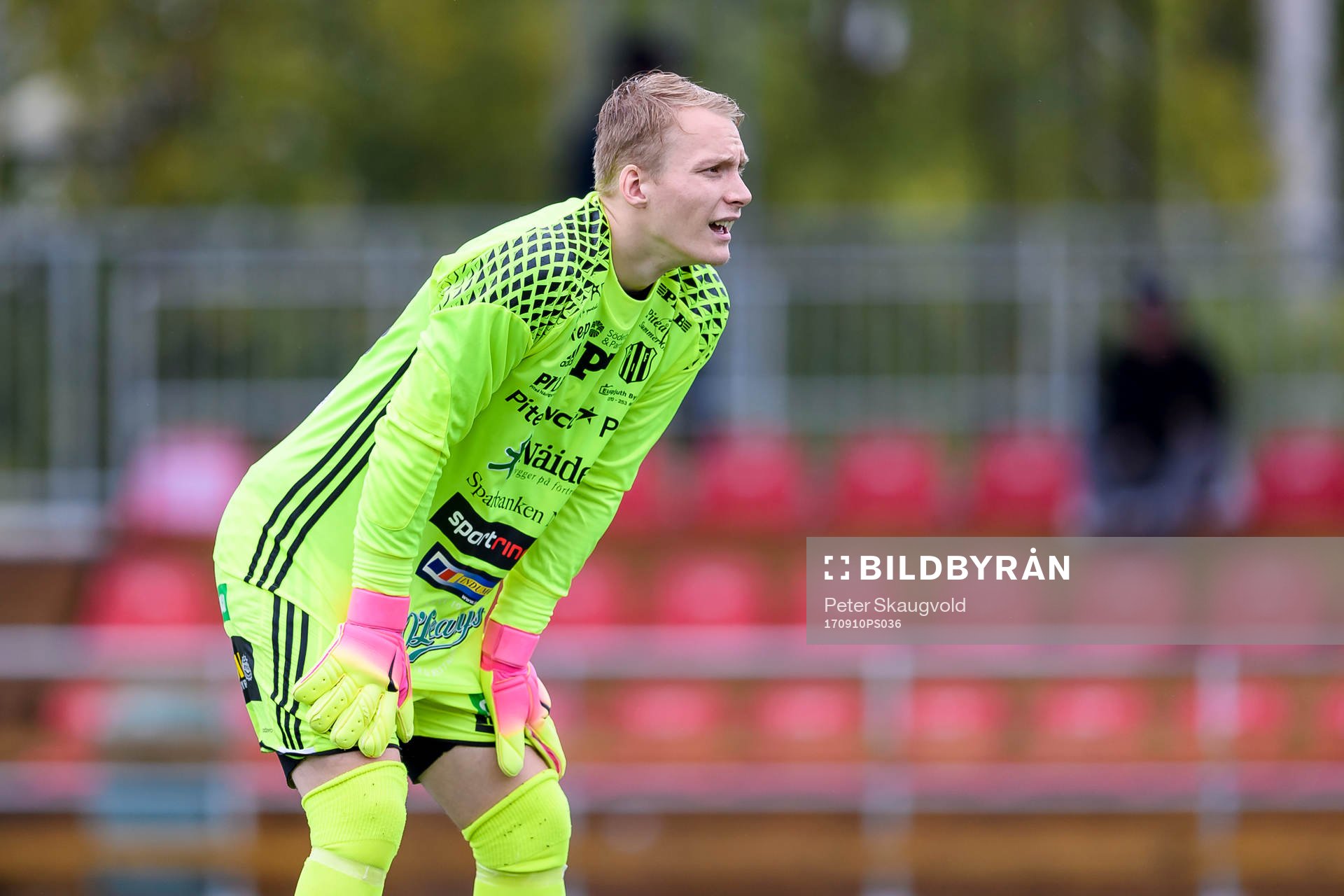Piteås målvakt Tomas Adell under fotbollsmatchen i Division 2 Norrland mellan Piteå och Skellefteå den 10 September 2017 i Piteå.