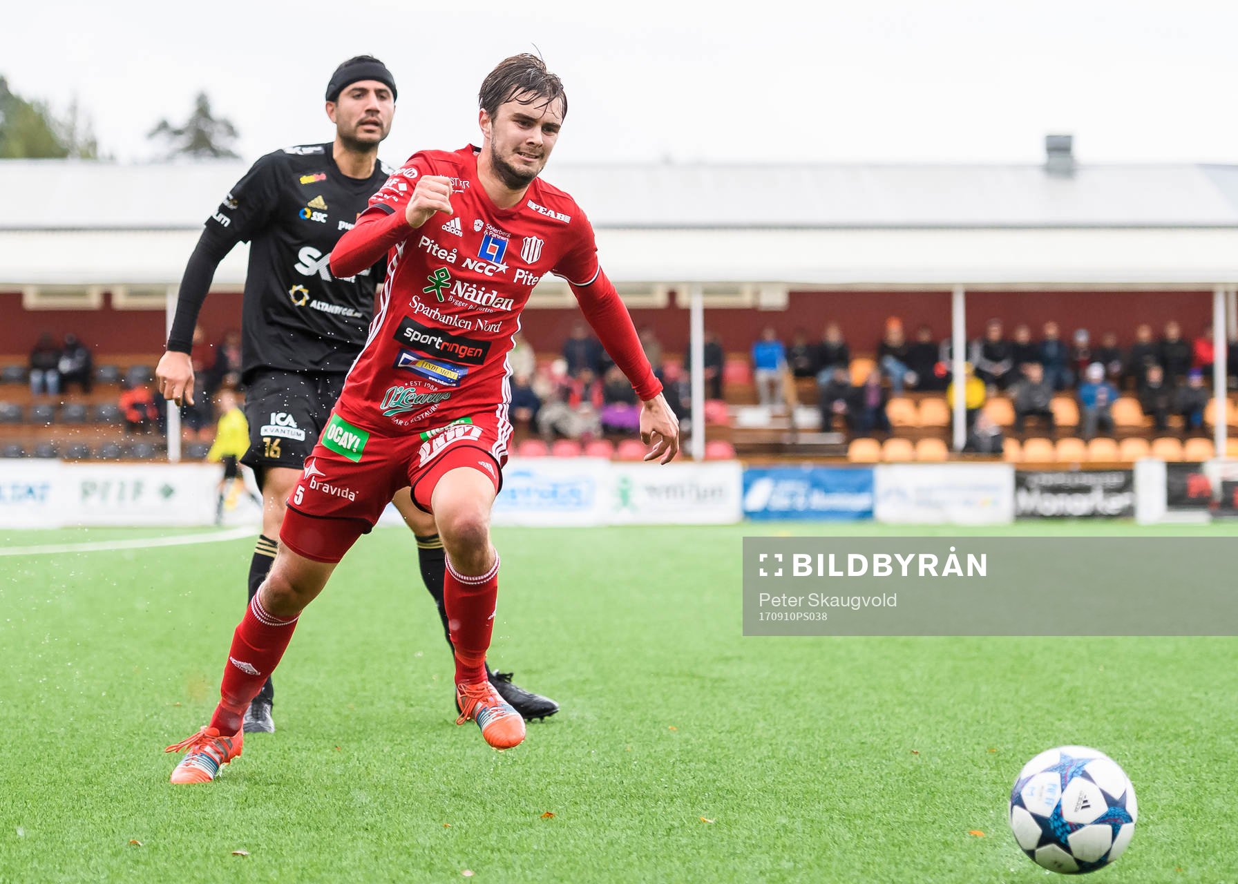 Piteås Johan Hedström under fotbollsmatchen i Division 2 Norrland mellan Piteå och Skellefteå den 10 September 2017 i Piteå.