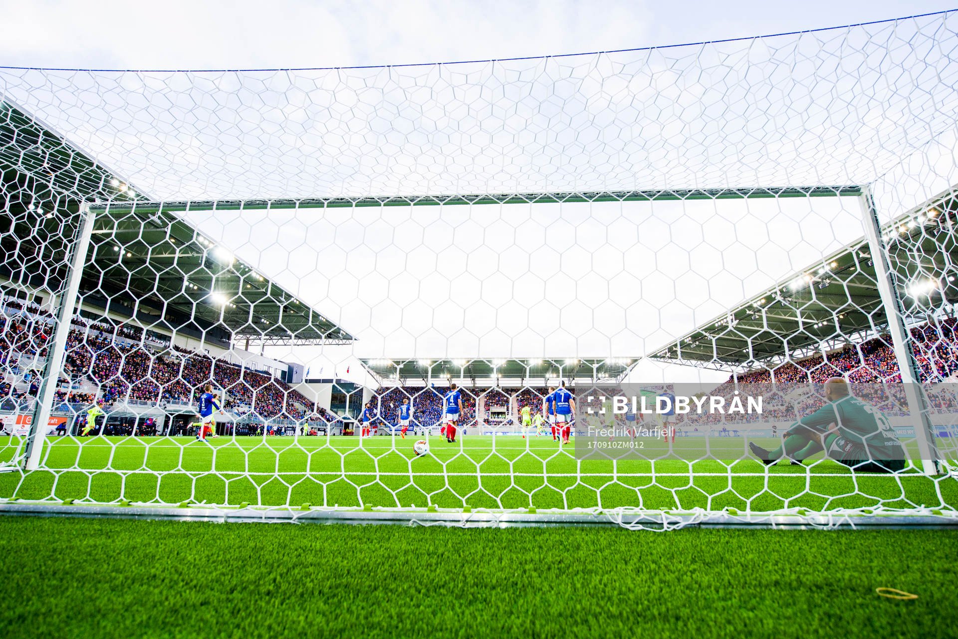 Goalkeeper Adam Larsen Kwarasey of Vålerenga looks dejected