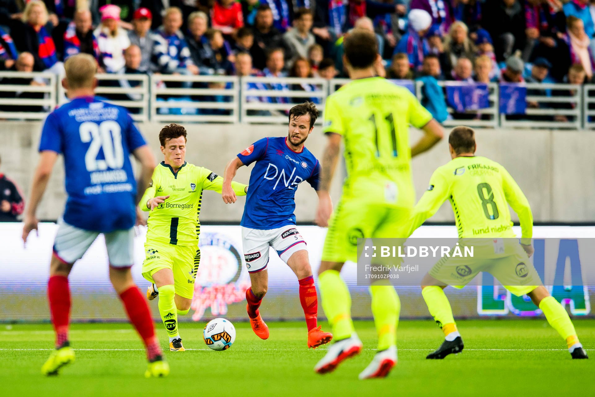 Robert Mikael Lundström of Vålerenga and Tobias Heintz of