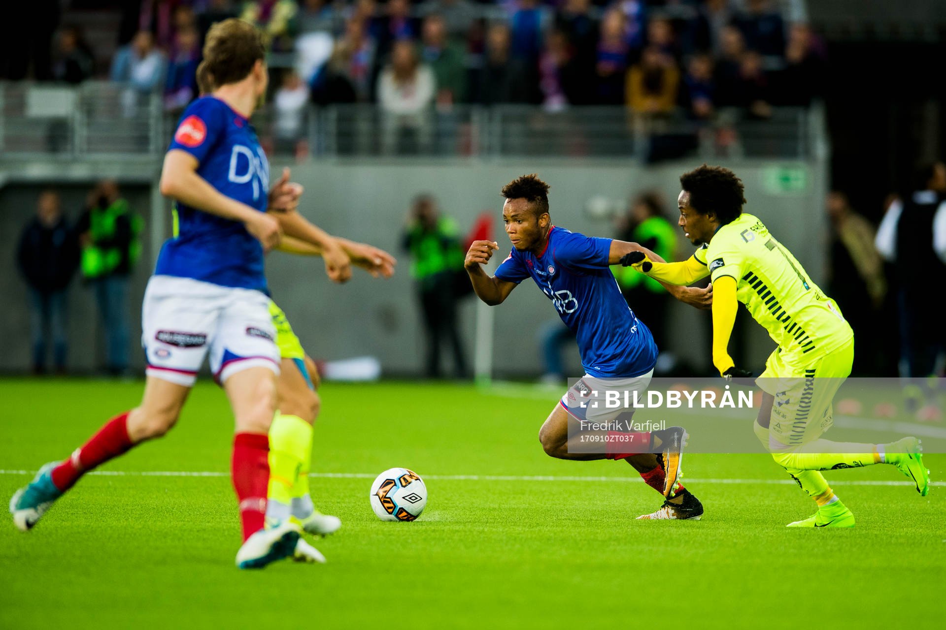 Chidera Ejuke of Vålerenga and Amin Soleiman Askar of