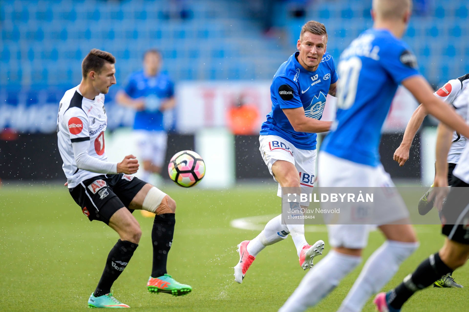 Elbasan Rashani of Odd and Christoffer Kongste Remmer of