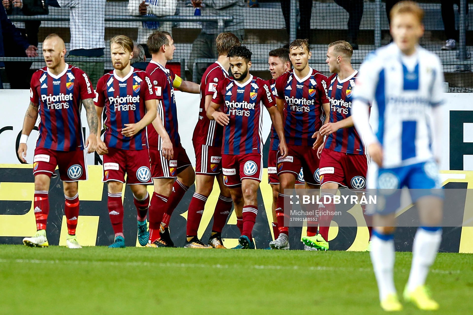 Djurgårdens Kerim Mrabti jublar med lagkamrater