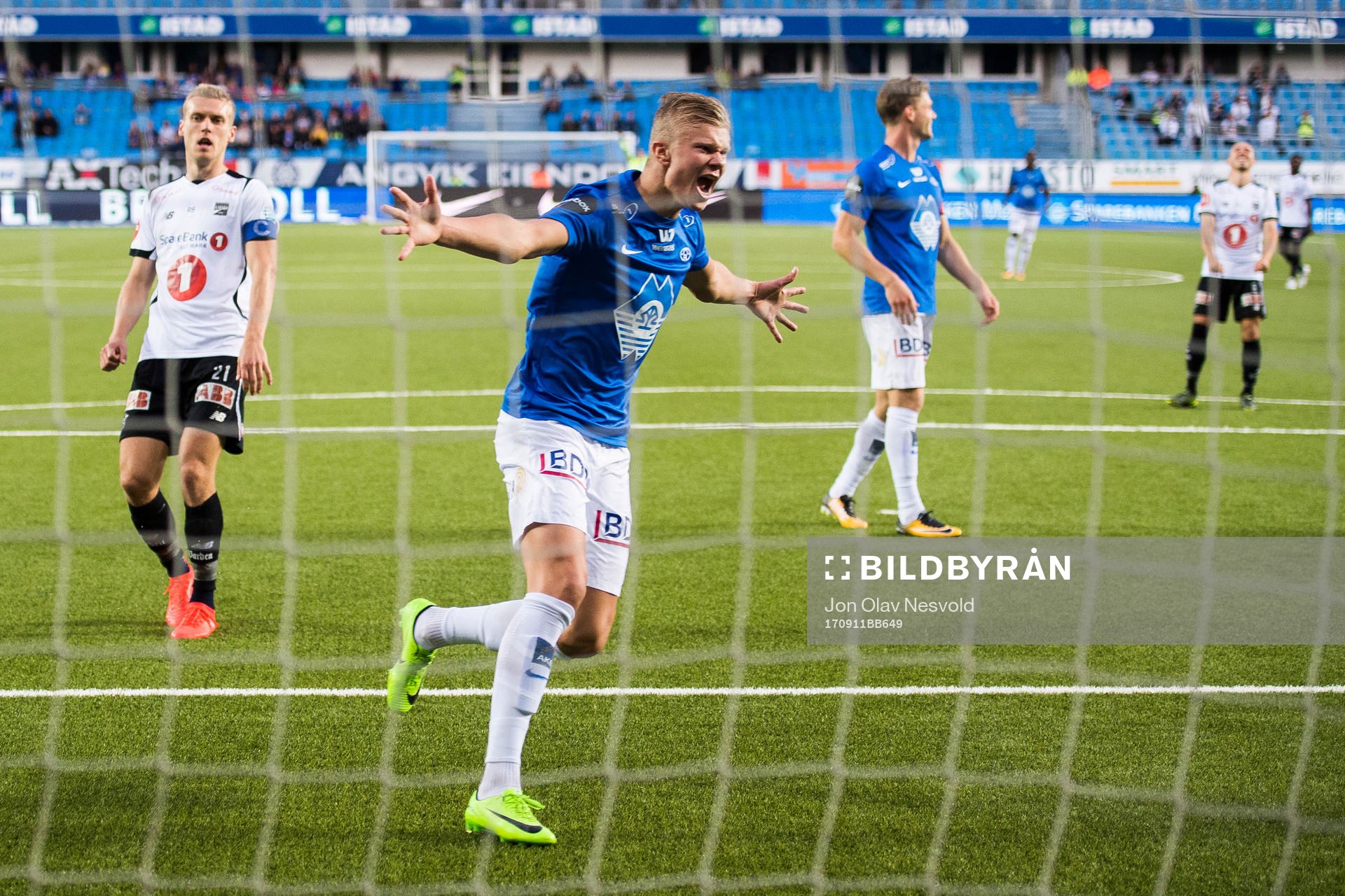 Erling Braut Haaland of Molde celebrates 1-0