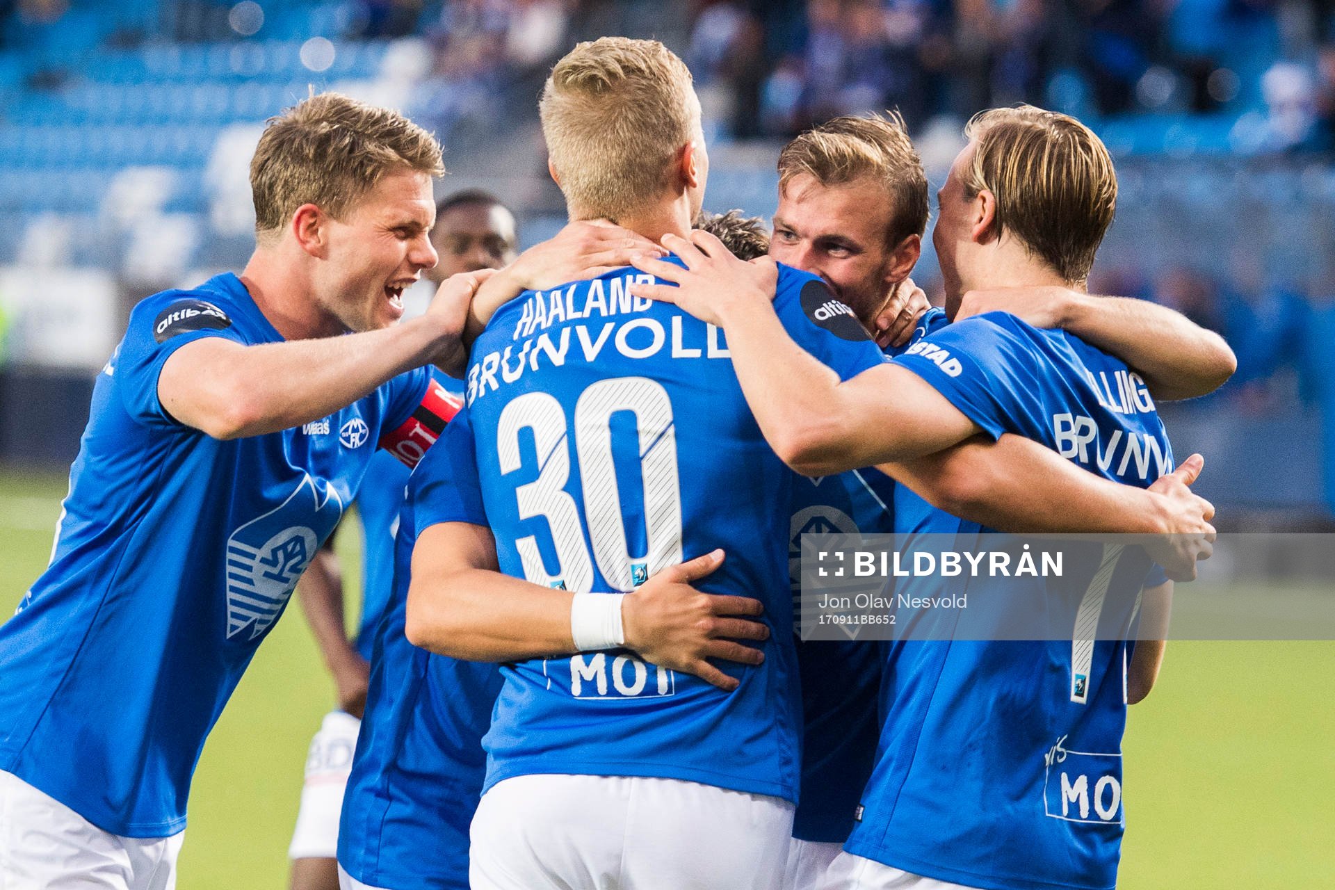 The Molde players celebrate 1-0