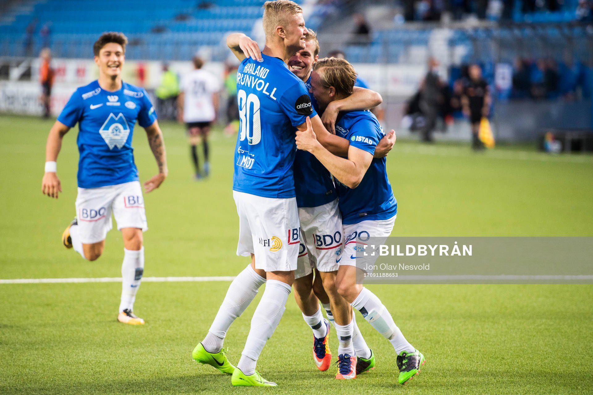 The Molde players celebrate 1-0