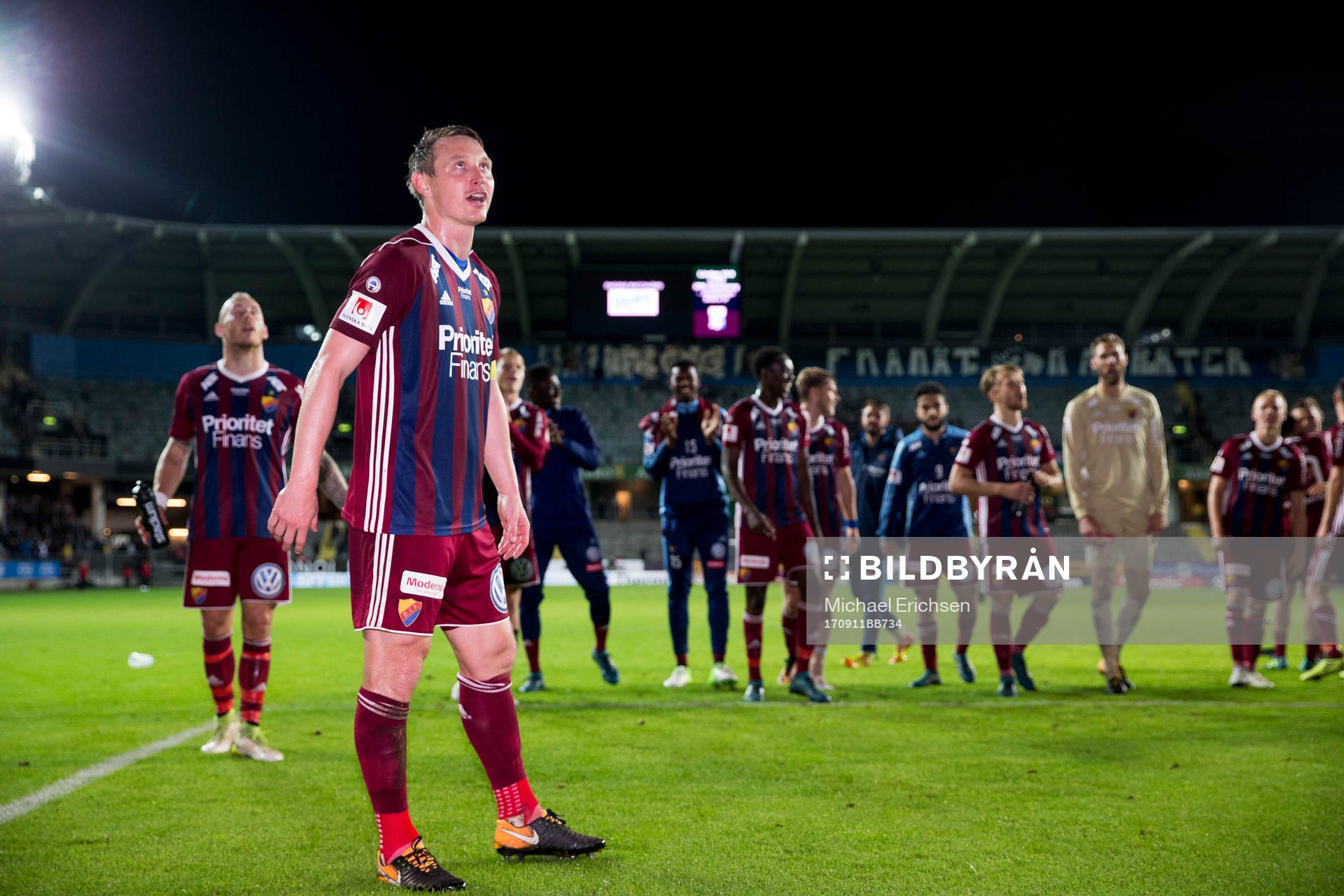 Djurgårdens Kim Källström jublar och sjunger framför