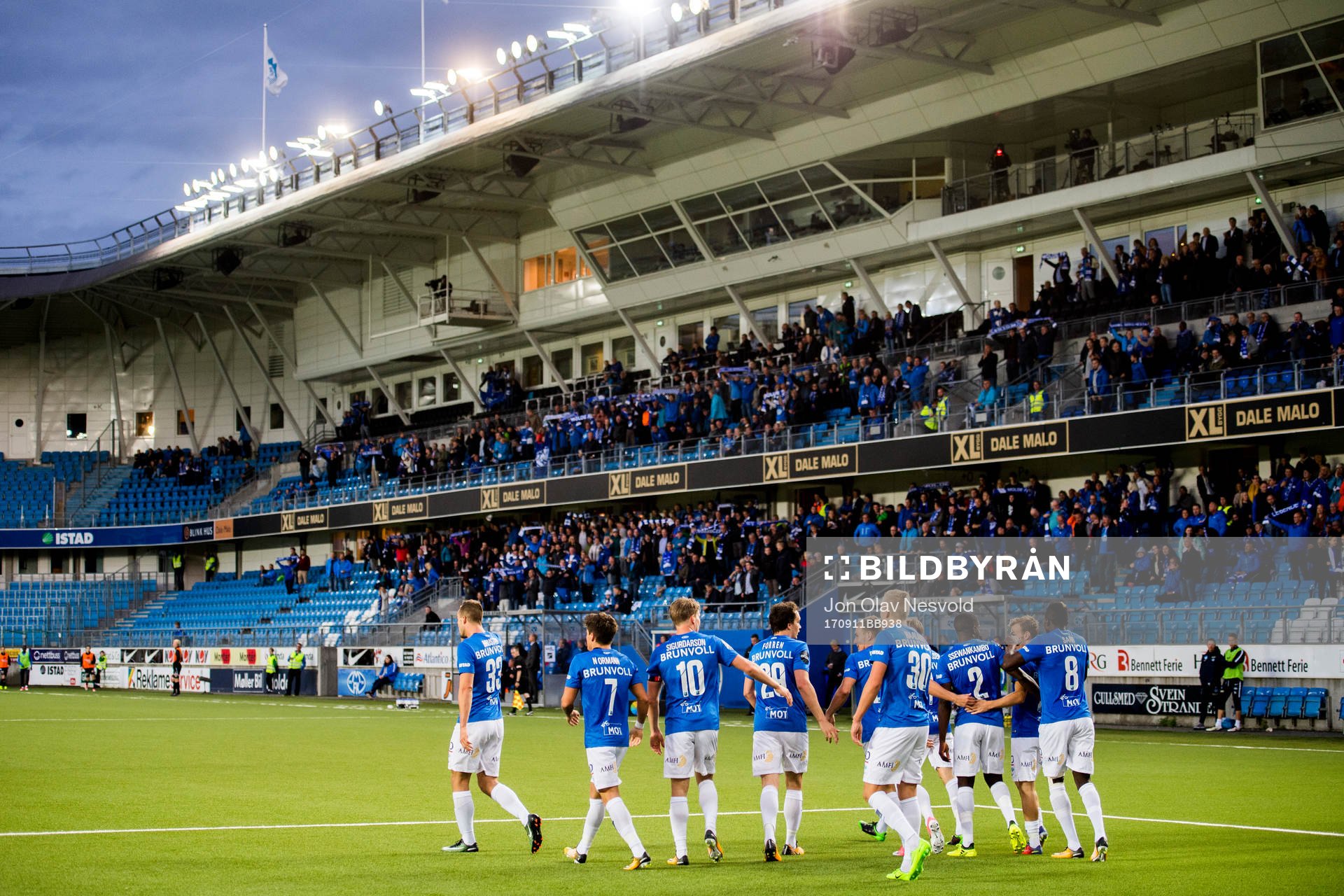 The Molde players celebrate 1-0