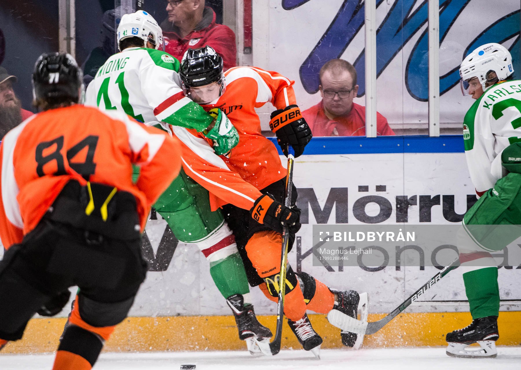 Rögles Daniel Widing och Karlskronas Henrik Törnqvist i