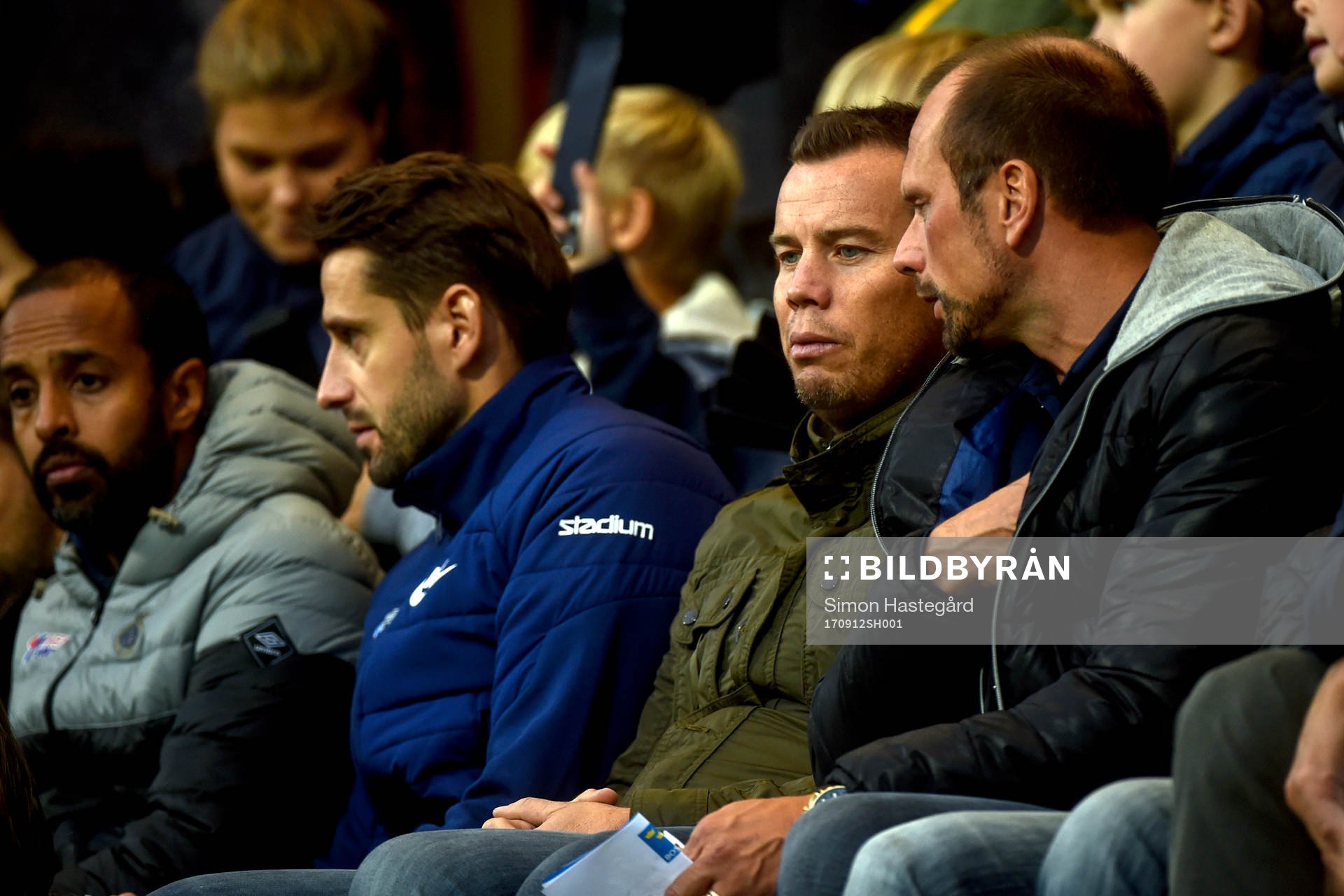 s sportchef Daniel Andersson på läktaren