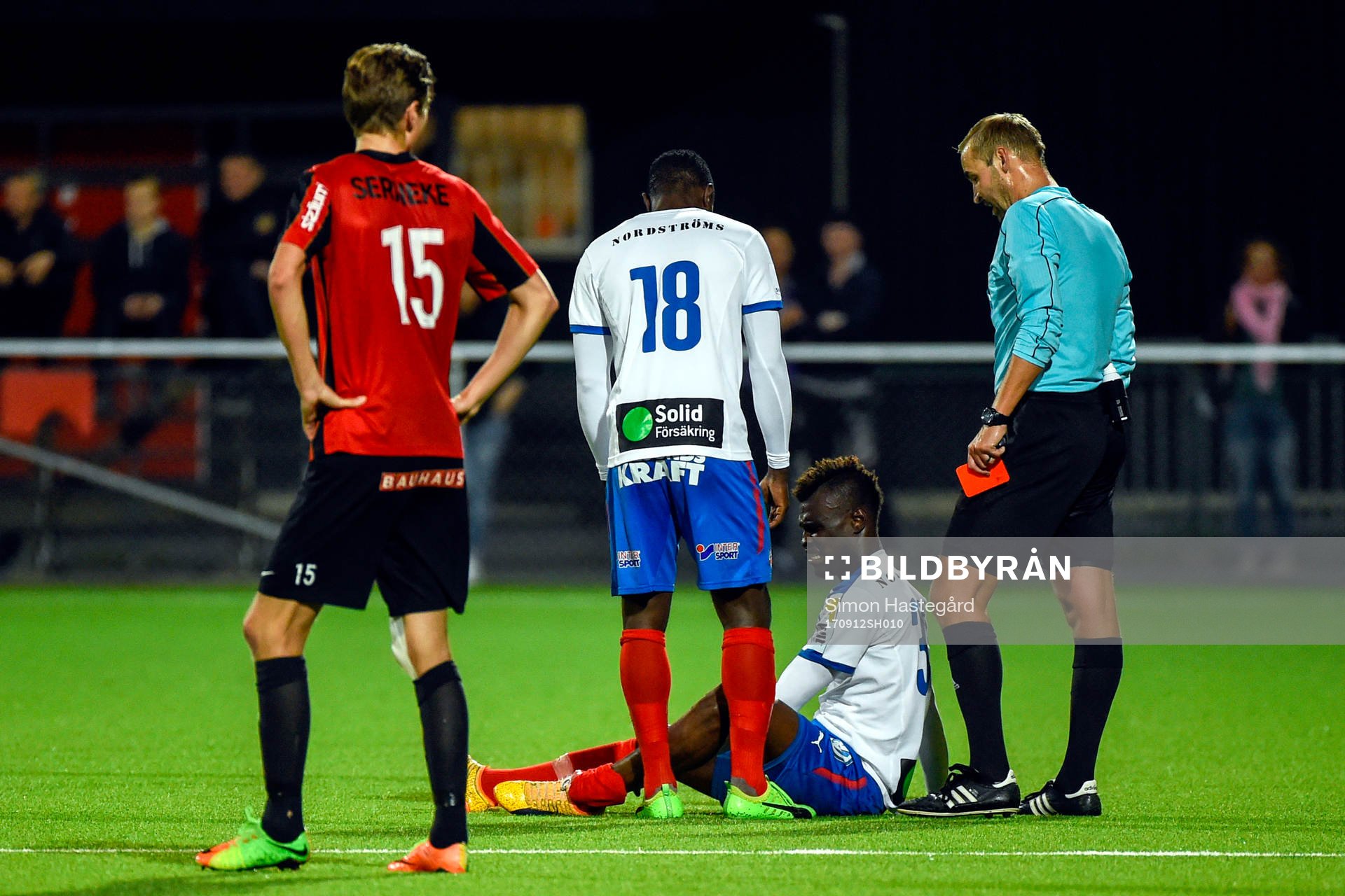 Helsingborgs Edwin Gyimah får sitt andra gula kort av