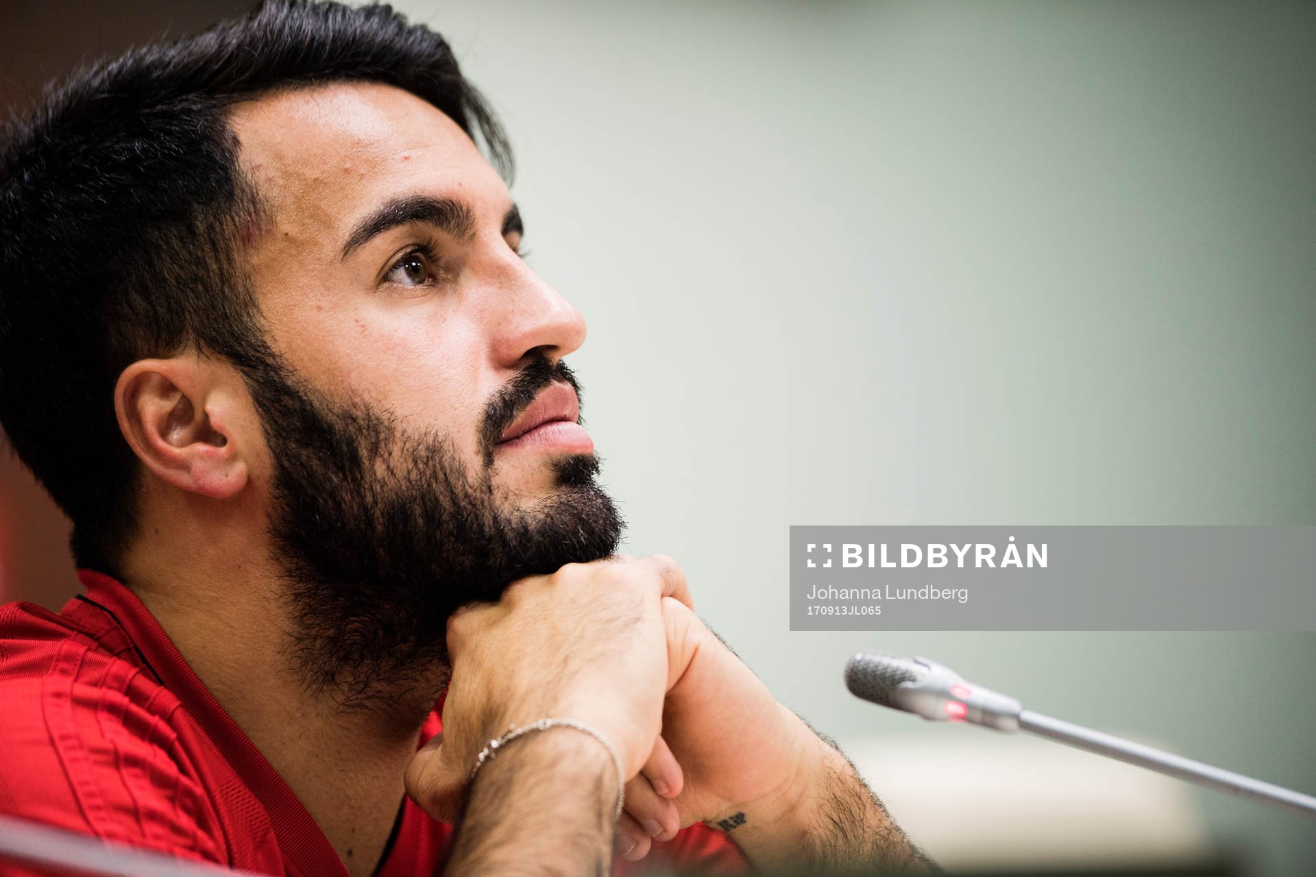 Östersunds  Brwa Nouri deltar i en presskonferens