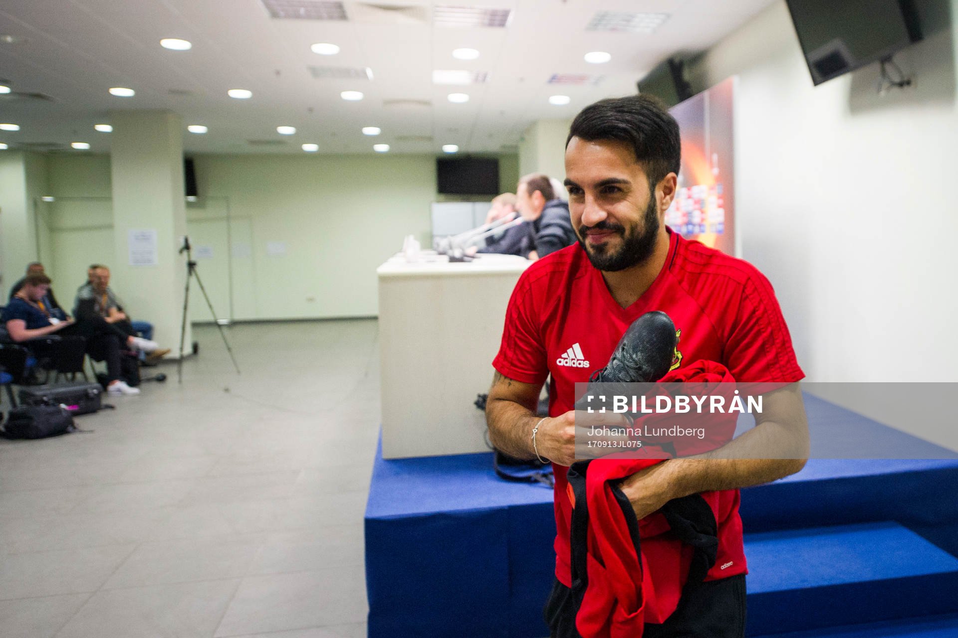 Östersunds  Brwa Nouri deltar i en presskonferens