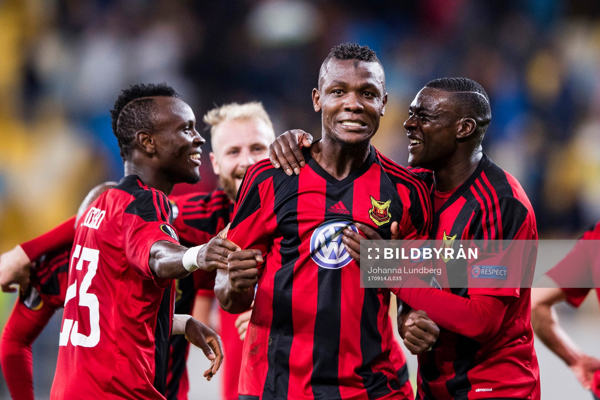 Östersunds Salisu Abdullahi Gero (m) gör 0-2 och jublar
