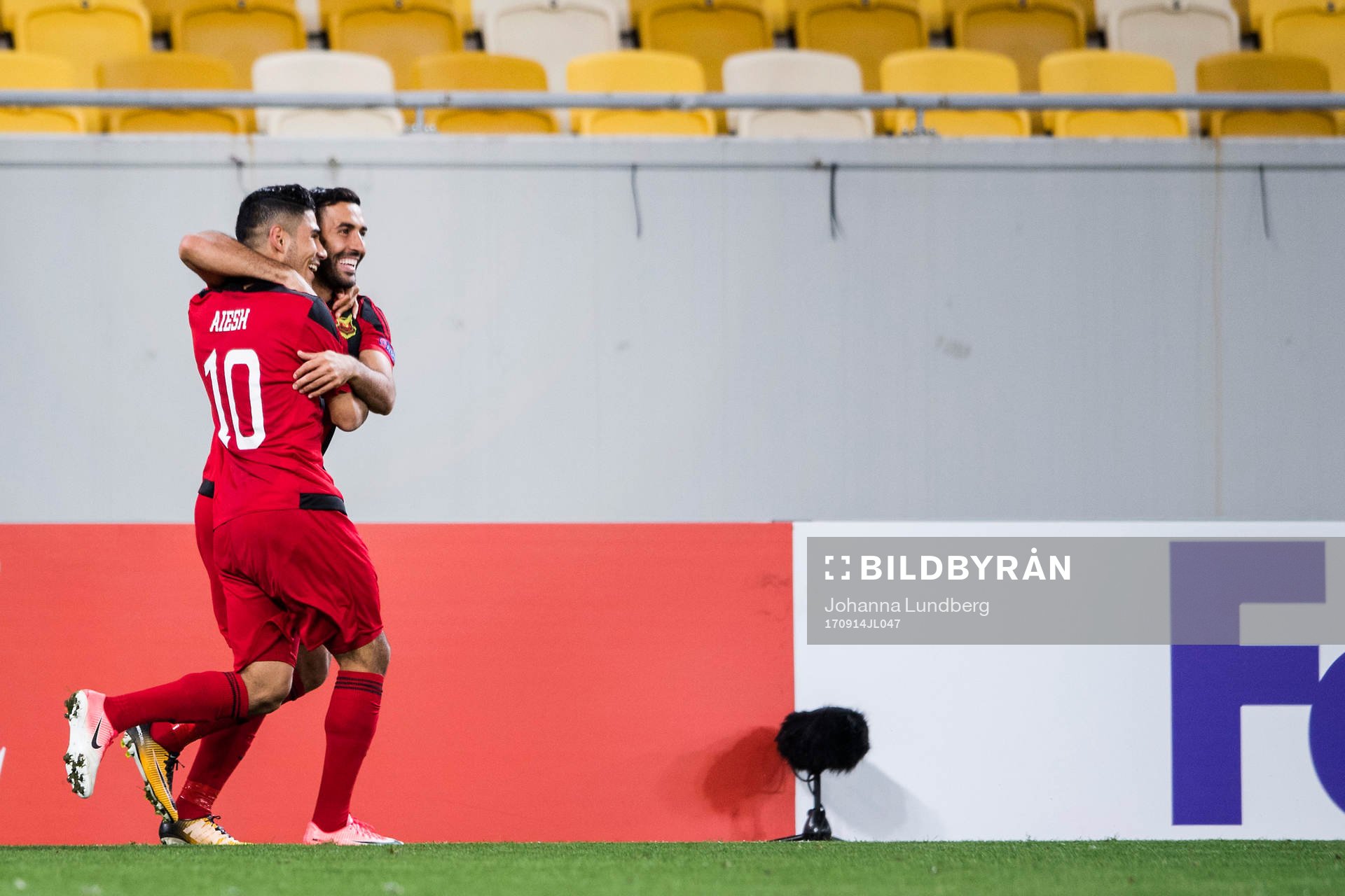 Östersunds Saman Ghoddos gör 0-1 och jublar med Hosam