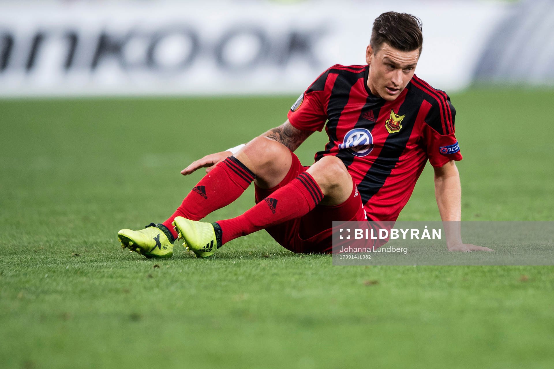 Östersunds Jamie Hopcutt faller
